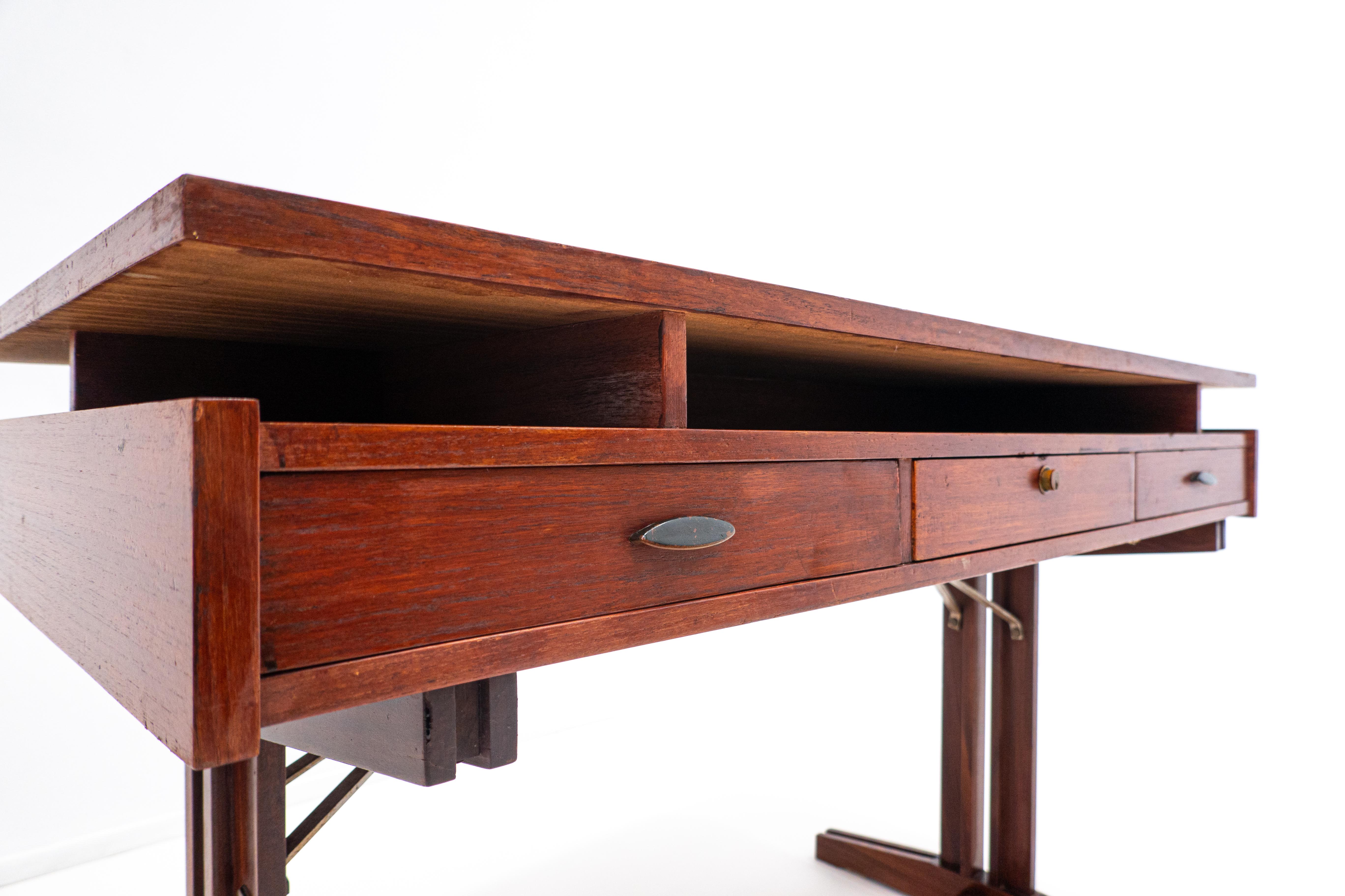 Mid-Century Modern Wooden Desk, Italy, 1960s In Good Condition For Sale In Brussels, BE