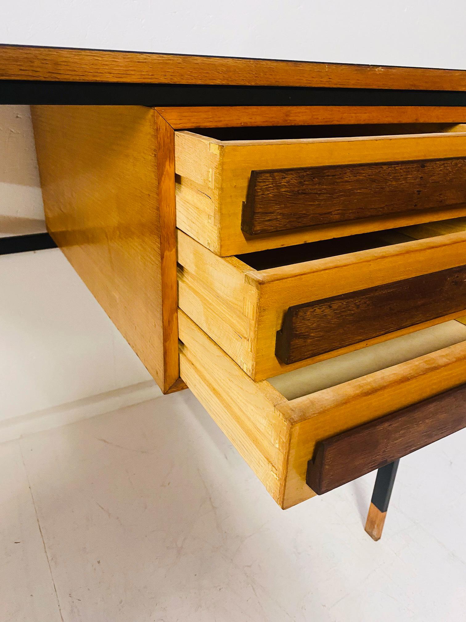 Mid-Century Modern Wooden Desk, Italy, 1960s For Sale 1