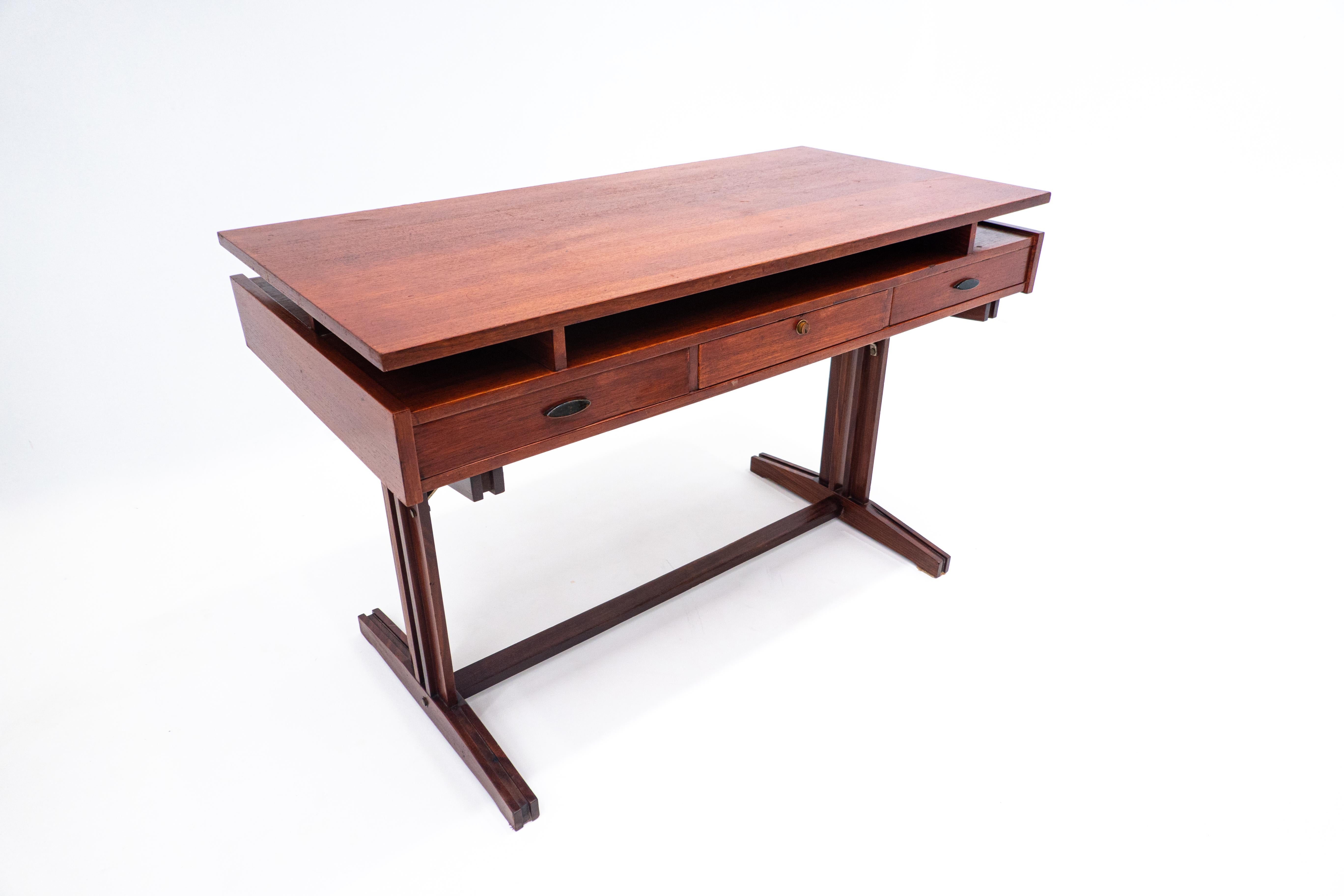 Mid-Century Modern Wooden Desk, Italy, 1960s For Sale 4