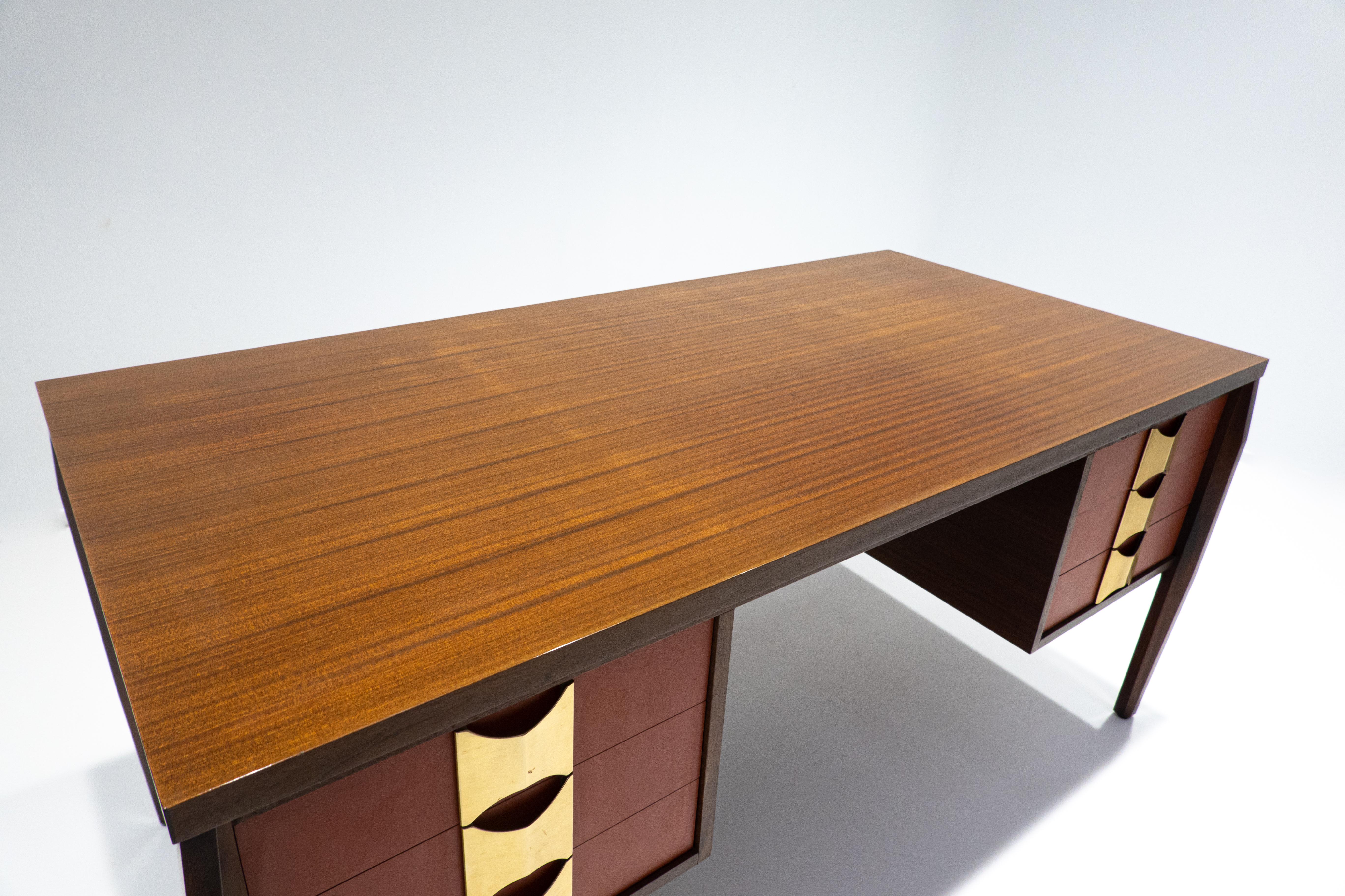 Mid-Century Modern-Schreibtisch aus Holz mit 6 Schubladen, Italien, 1960er Jahre  im Zustand „Gut“ im Angebot in Brussels, BE