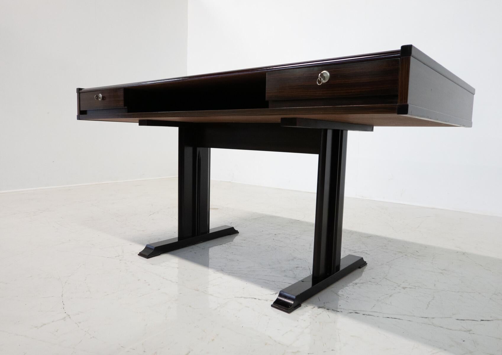 Mid-Century Modern Wooden Desk with Drawers, Italy, 1960s In Good Condition For Sale In Brussels, BE