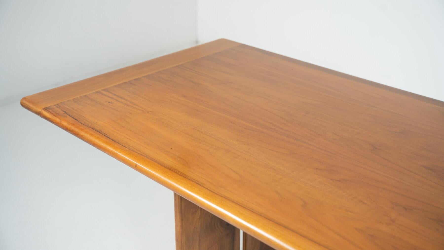 Moderner Esstisch aus Holz aus der Jahrhundertmitte, 1960er Jahre (20. Jahrhundert) im Angebot