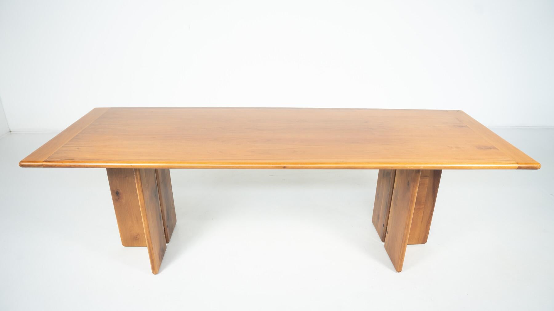 Moderner Esstisch aus Holz aus der Jahrhundertmitte, 1960er Jahre im Angebot 1