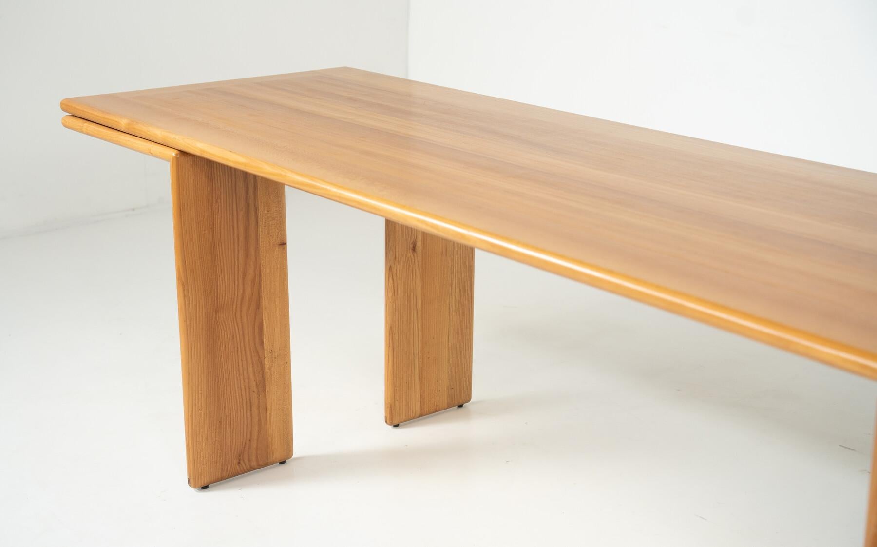 Table de salle à manger en bois du milieu du siècle, dans le style de Mario Marenco, années 1980. en vente 3