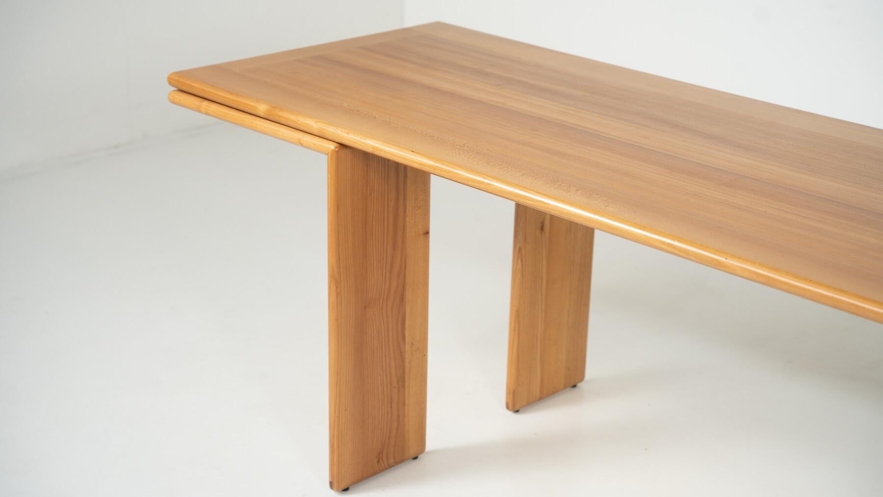 Table de salle à manger en bois du milieu du siècle, dans le style de Mario Marenco, Italie, années 1980