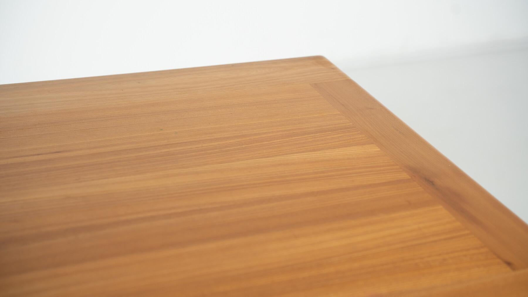Table de salle à manger en bois du milieu du siècle, dans le style de Mario Marenco, années 1980. Bon état - En vente à Brussels, BE