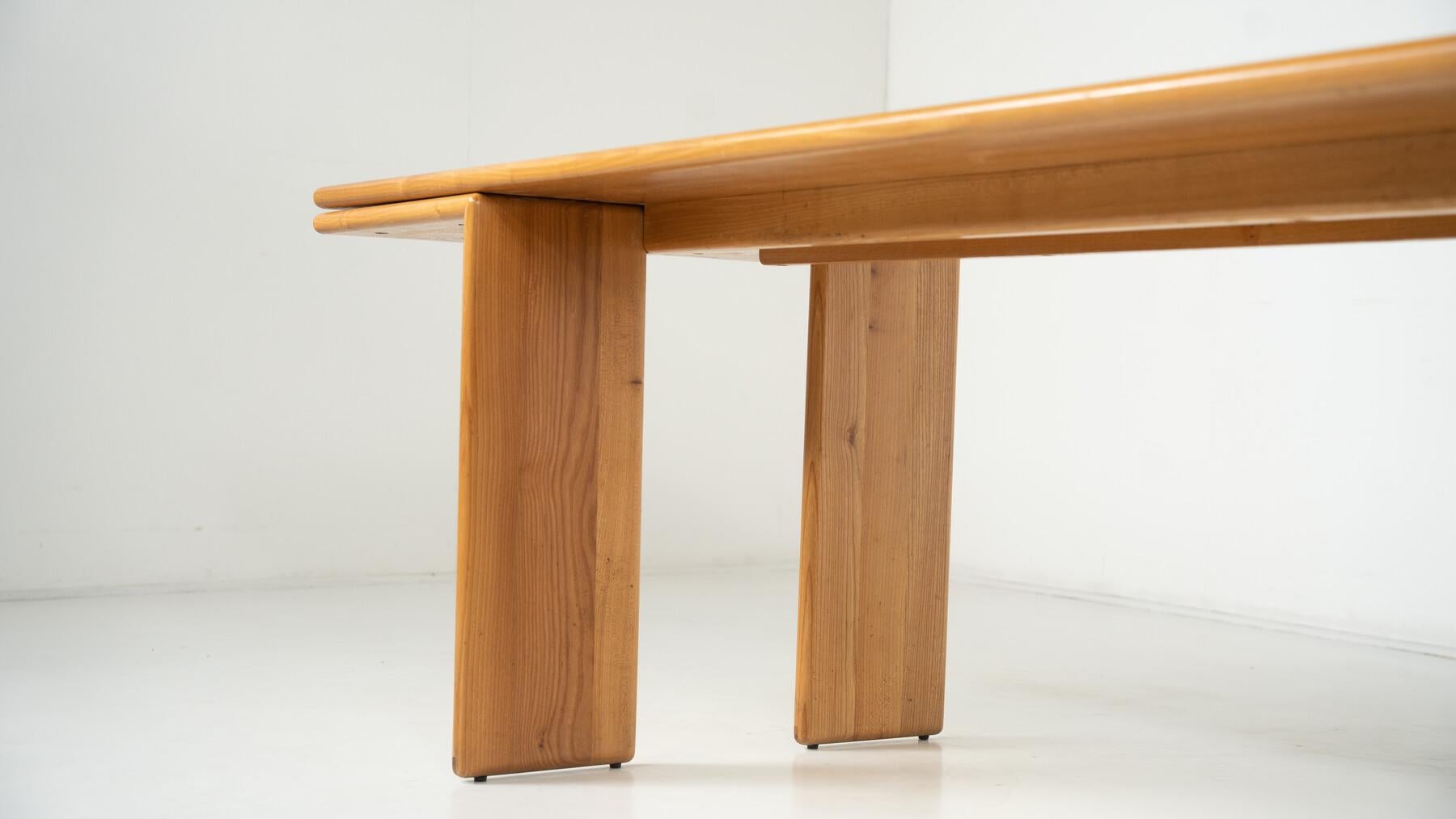 Table de salle à manger en bois du milieu du siècle, dans le style de Mario Marenco, années 1980. en vente 2