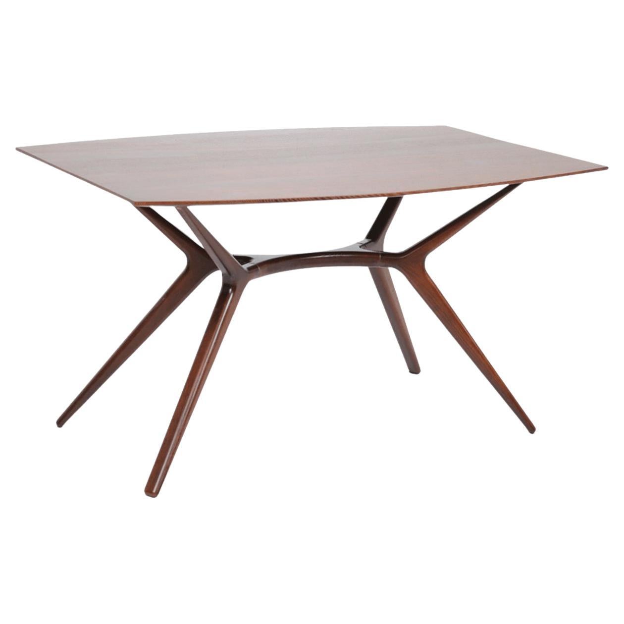 Mid-Century Modern Style Wooden brown Dining Table with flared legs in Walnut For Sale