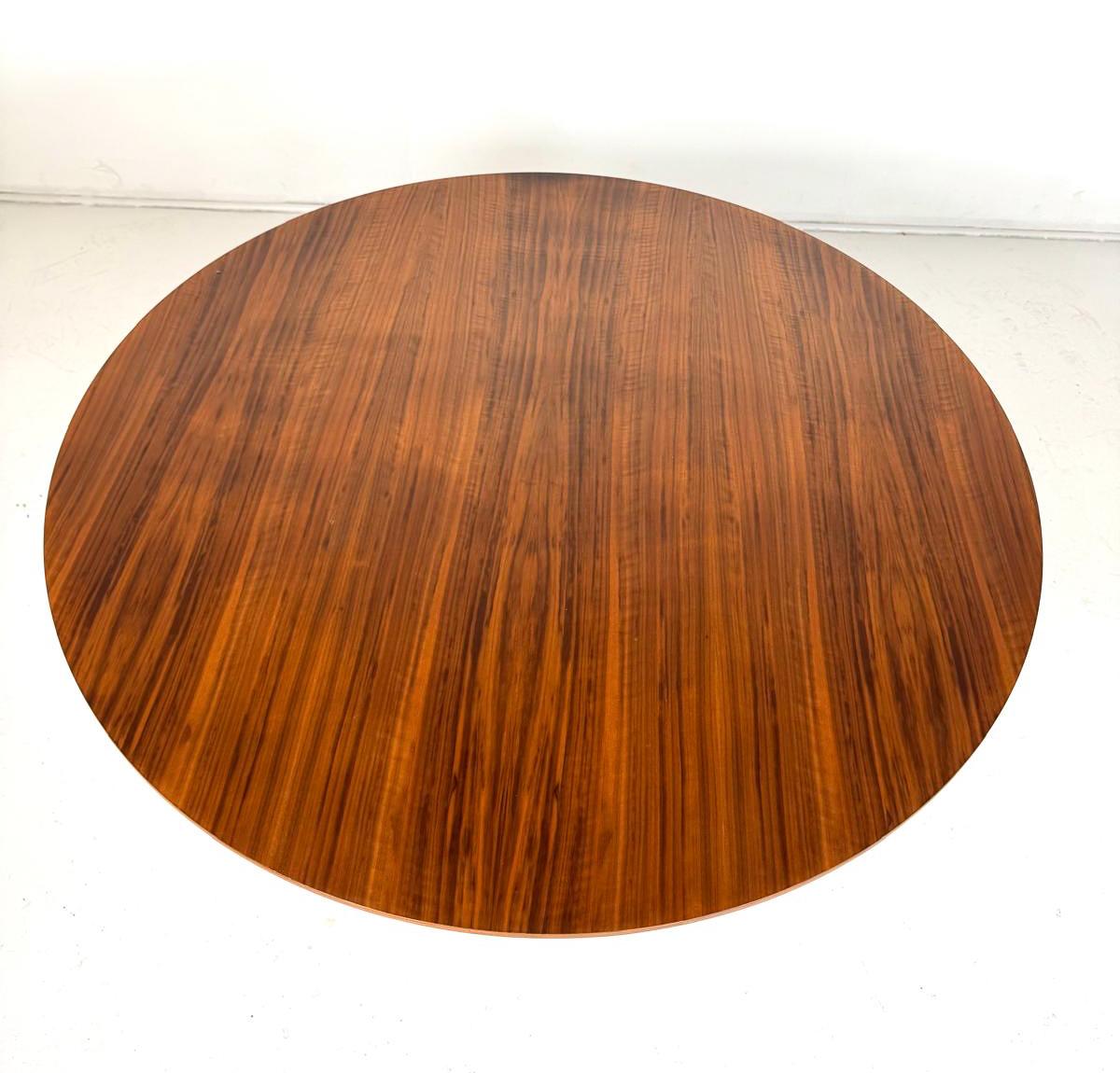 Table de salle à manger en bois, Italie, années 1960 Bon état - En vente à Brussels, BE