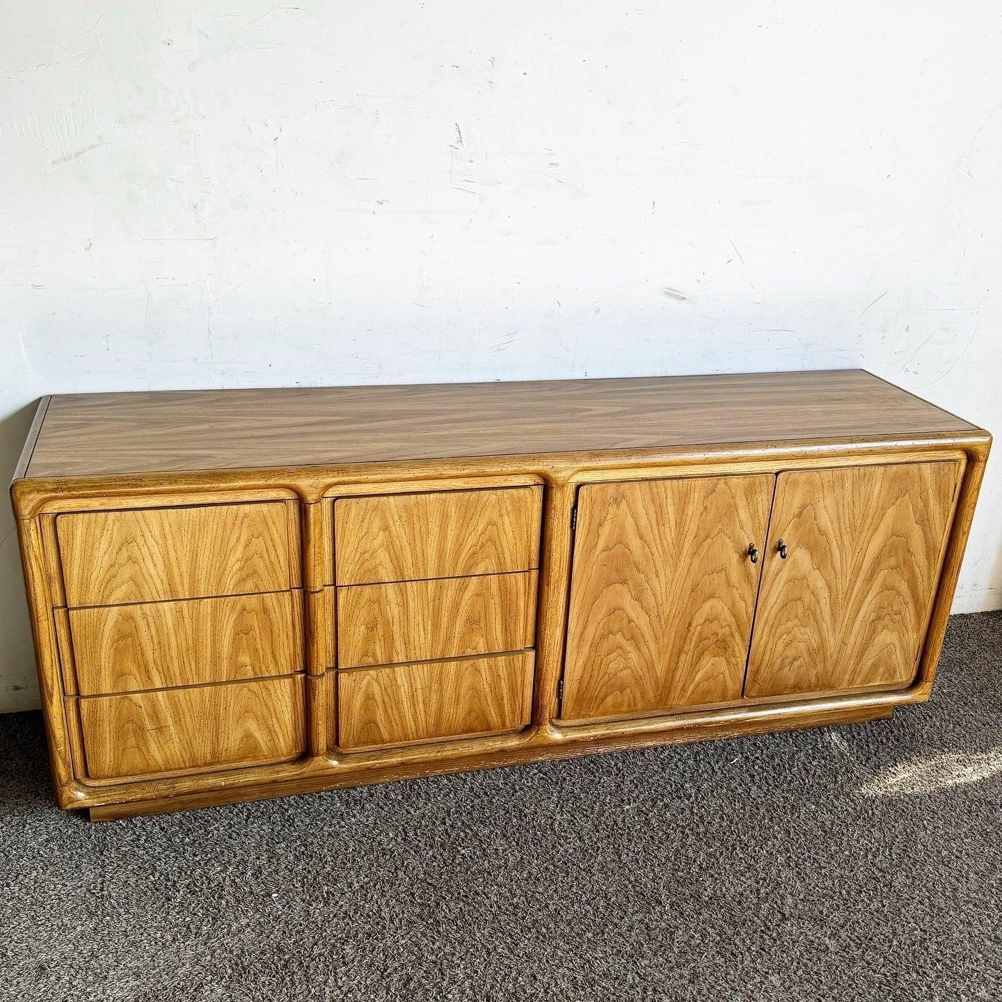 Discover the Mid-Century Modern Thomasville Dresser, featuring high-quality wood construction and ample storage, perfect for any living space.
 
 Seat to the finish on the surfaces and base as shown in the photos. A chip to the veneer on the side as