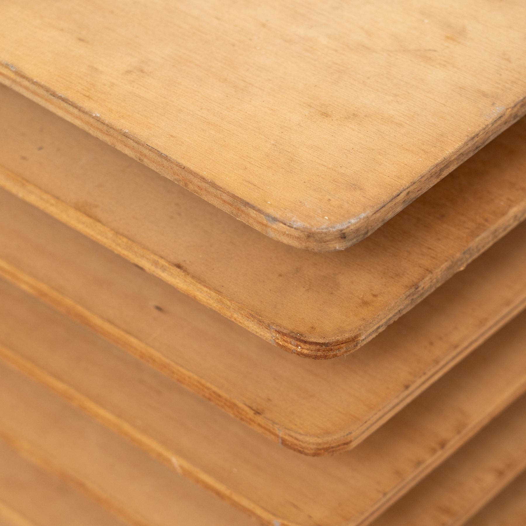Mid-Century Modern Wooden Magazine Holder, Circa 1950 – Bauhaus Style For Sale 7