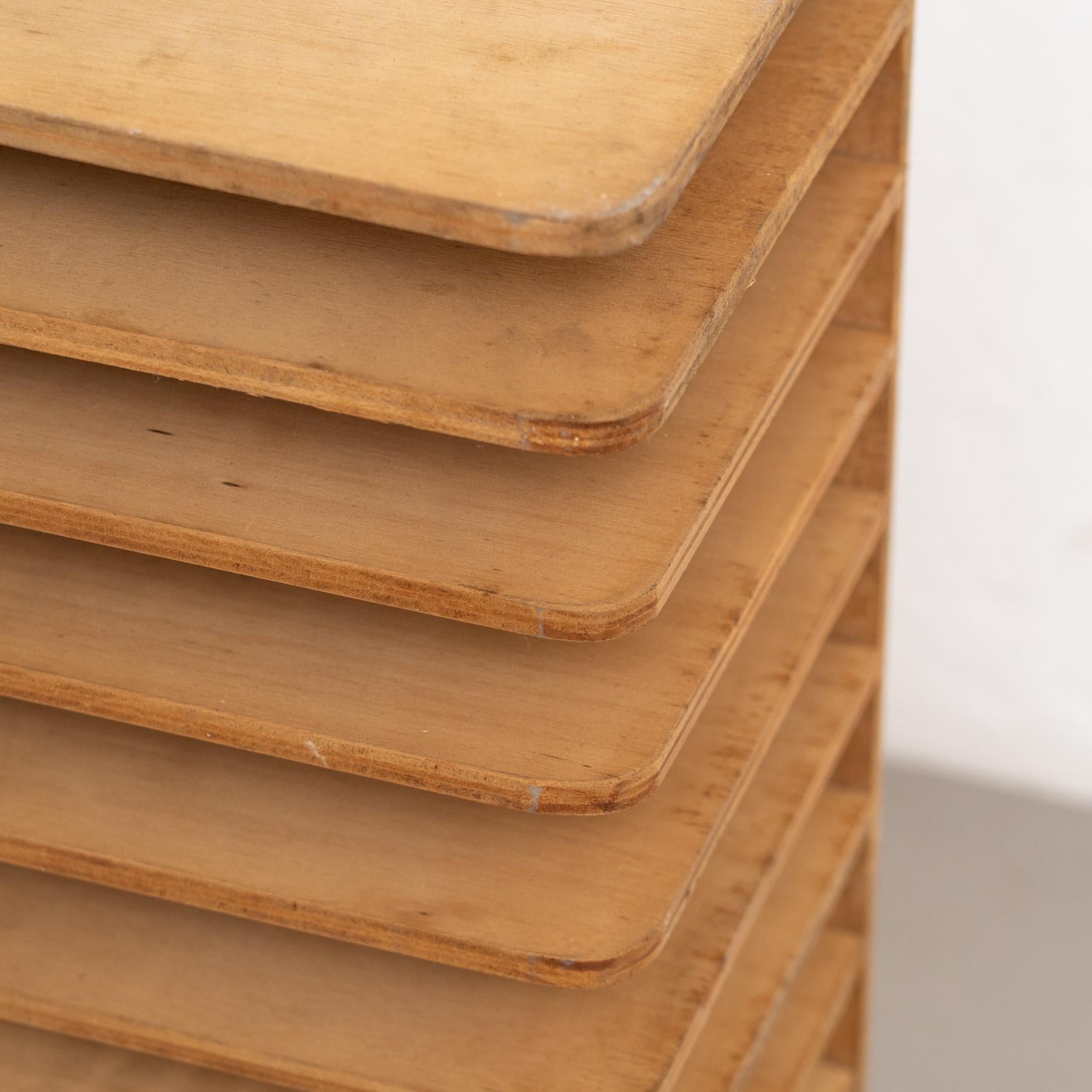 Mid-Century Modern Wooden Magazine Holder, Circa 1950 – Bauhaus Style For Sale 2