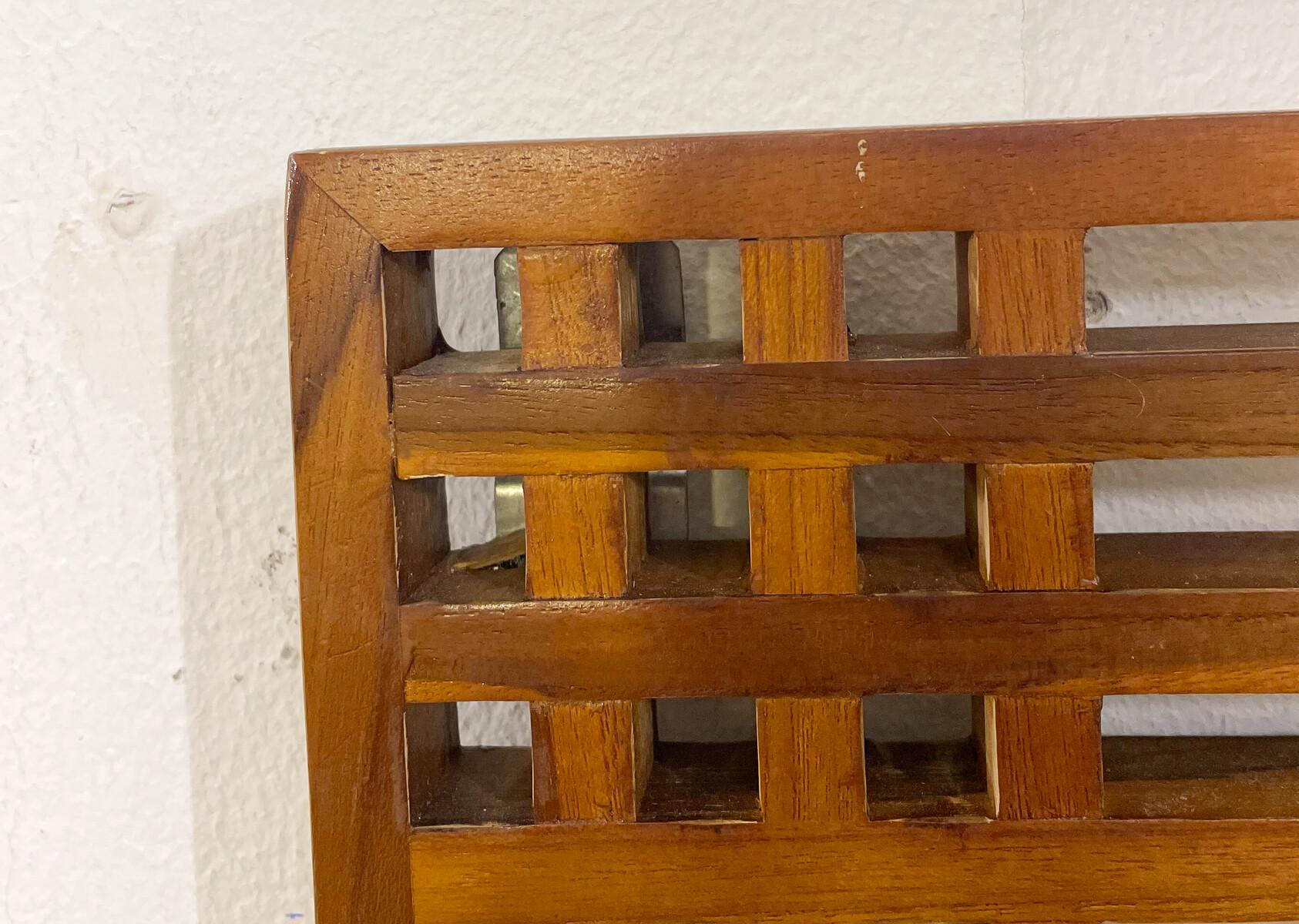 Metà XX secolo Specchio di legno moderno di metà secolo, stile Sottsass in vendita