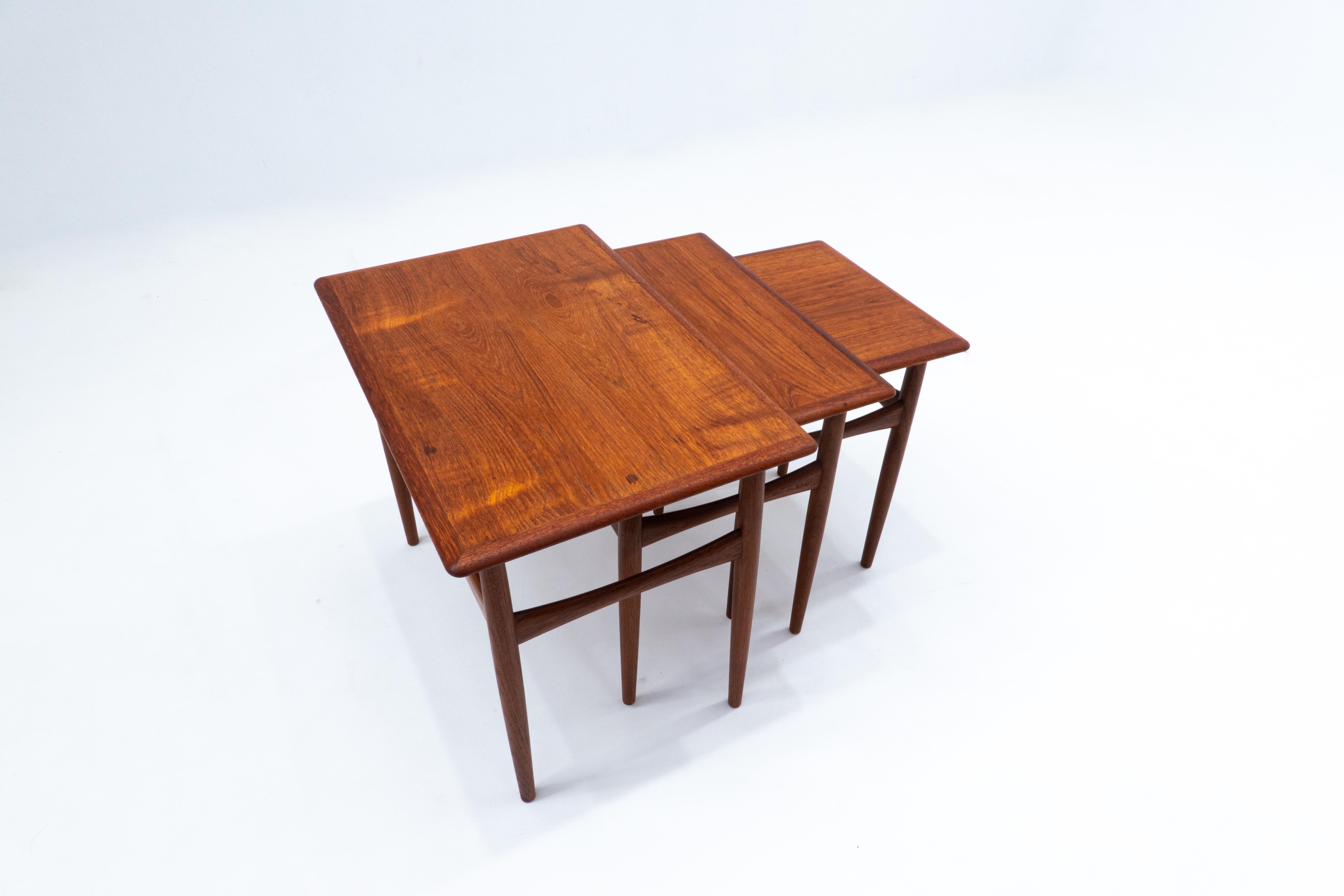 Mid-Century Modern Wooden Nesting Tables, Scandinavian, 1960s In Good Condition For Sale In Brussels, BE