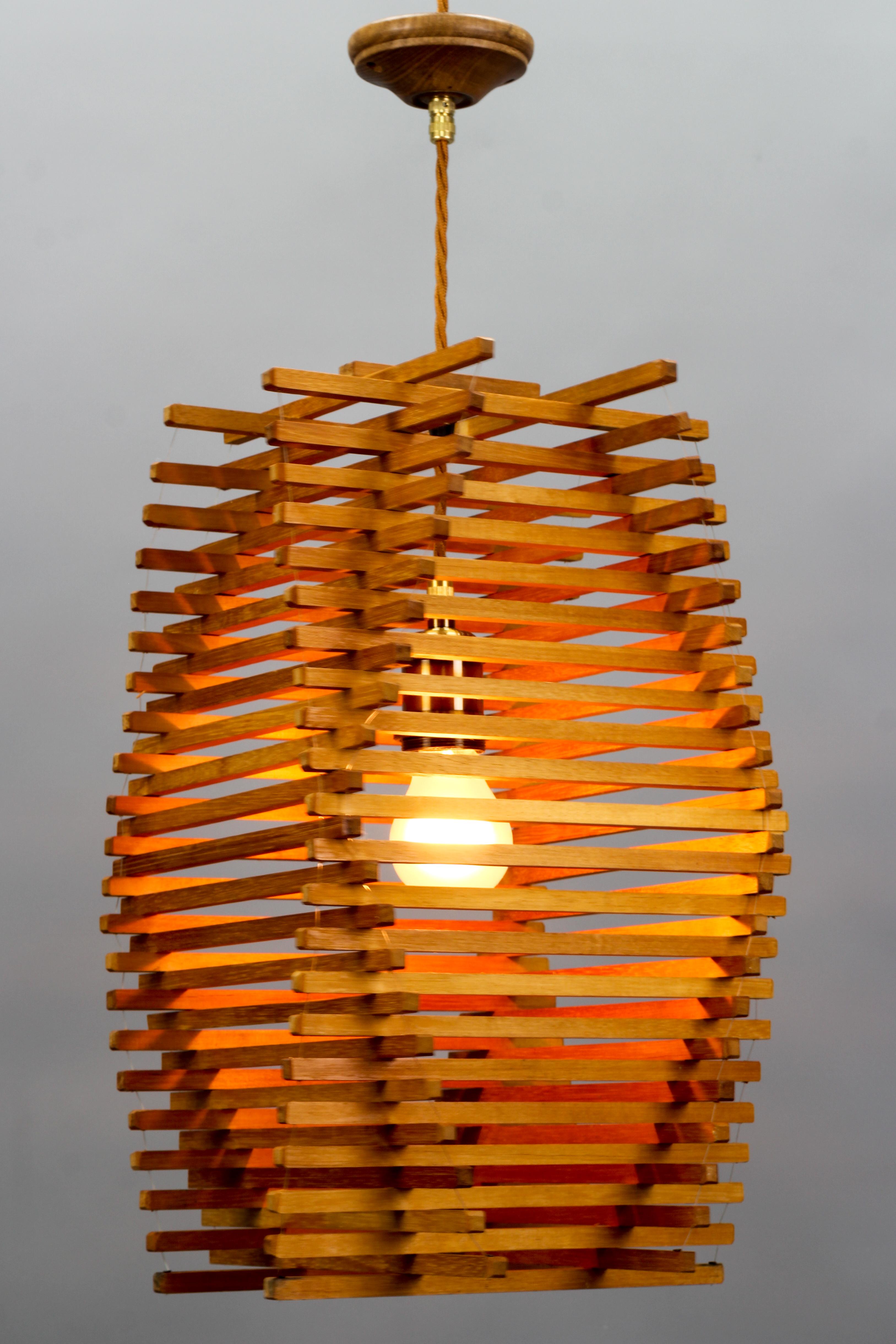 Lampe pendante en bois moderne du milieu du siècle dernier, 1970 en vente 13