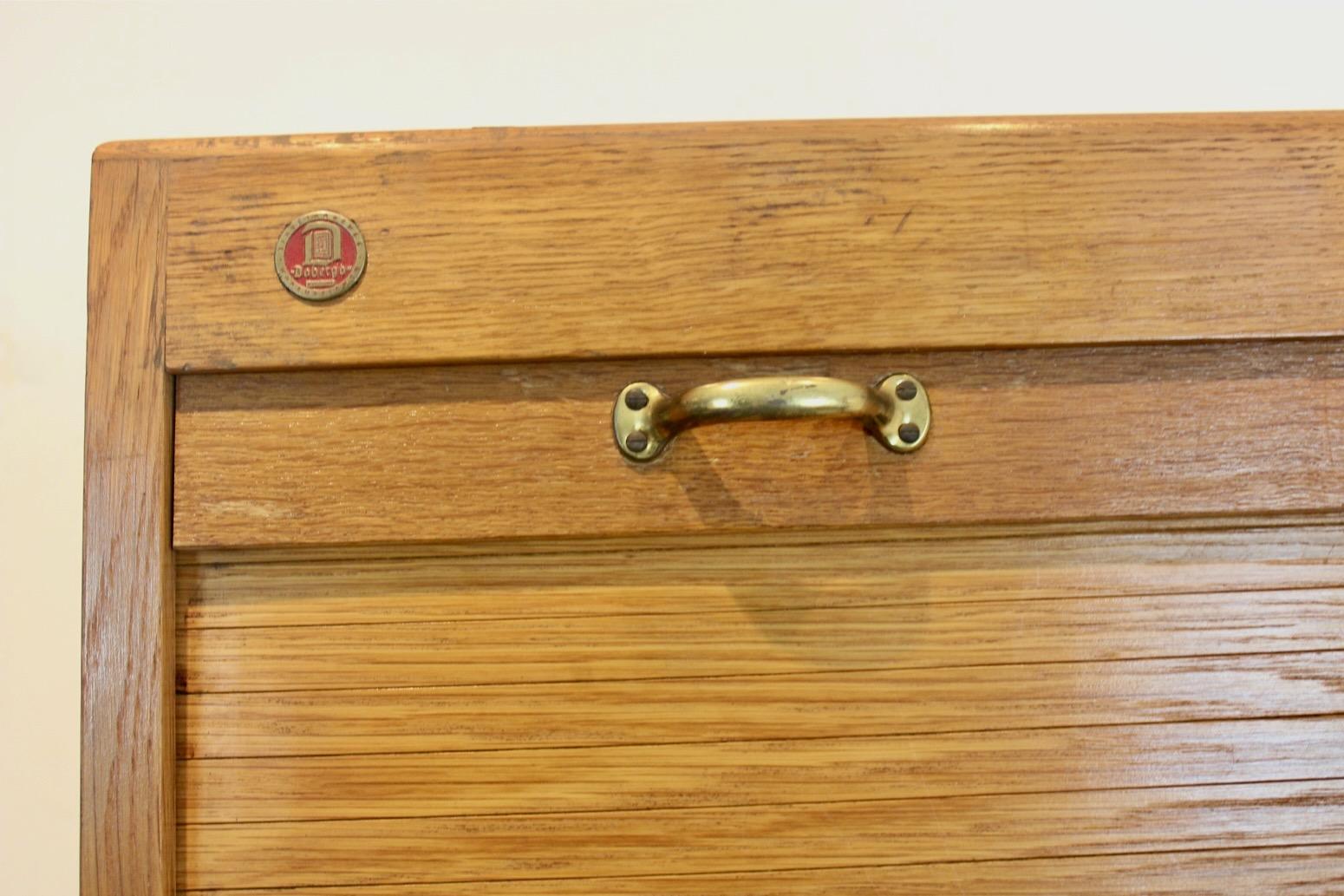 Armadio a piccionaia in legno di Dobergo Büromöbel, Germania, 1950 in vendita 4