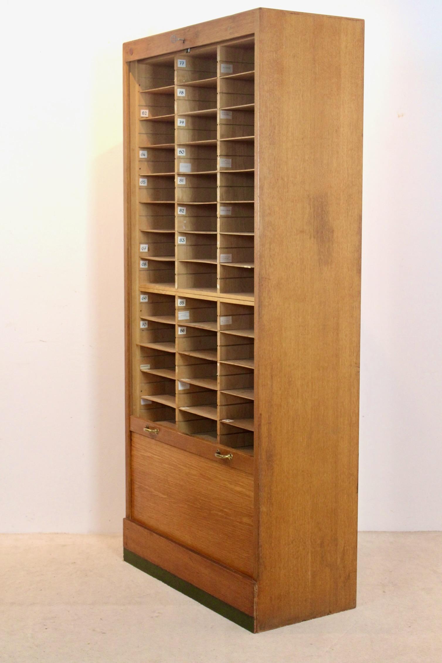 Armadio a piccionaia in legno di Dobergo Büromöbel, Germania, 1950 in vendita 5