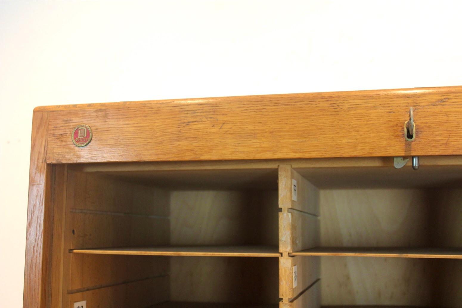 Armadio a piccionaia in legno di Dobergo Büromöbel, Germania, 1950 in vendita 1