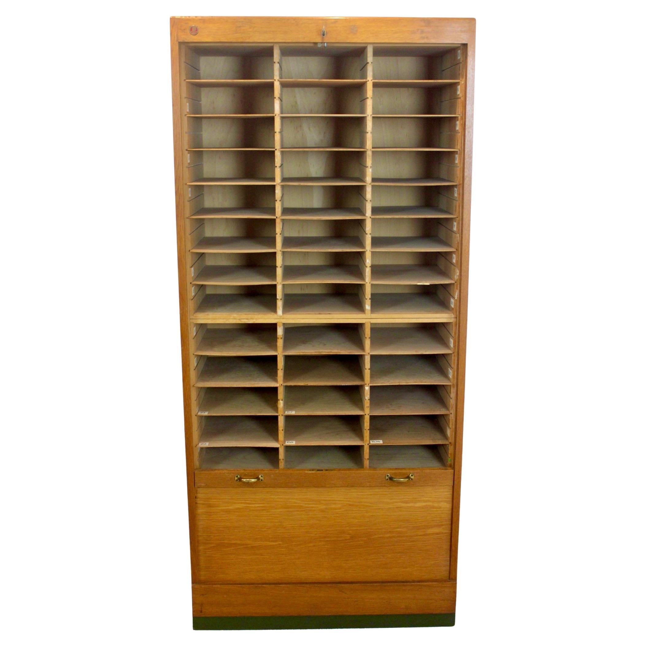 Armadio a piccionaia in legno di Dobergo Büromöbel, Germania, 1950 in vendita