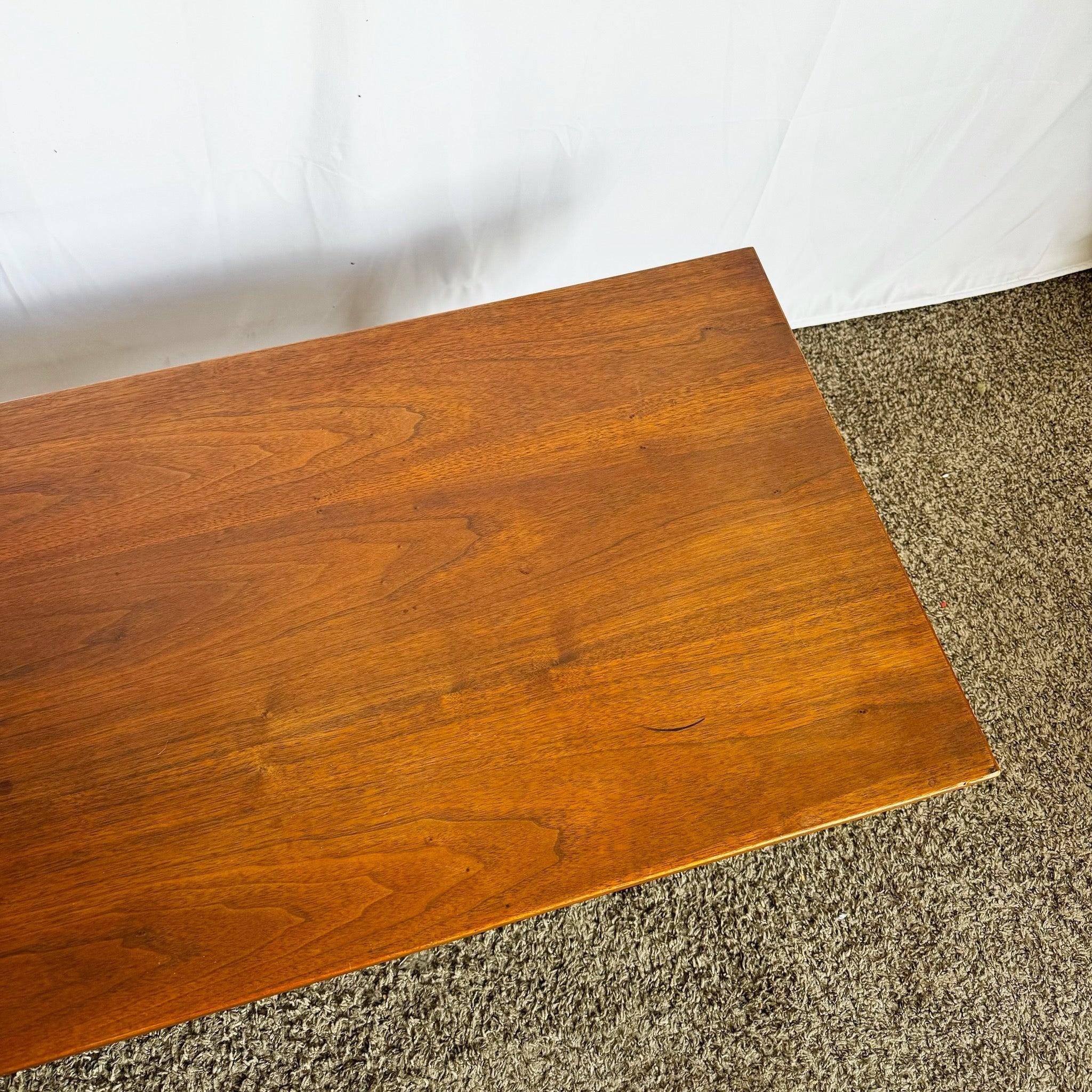 Bois Table basse rectangulaire en bois moderne du milieu du siècle dernier en vente