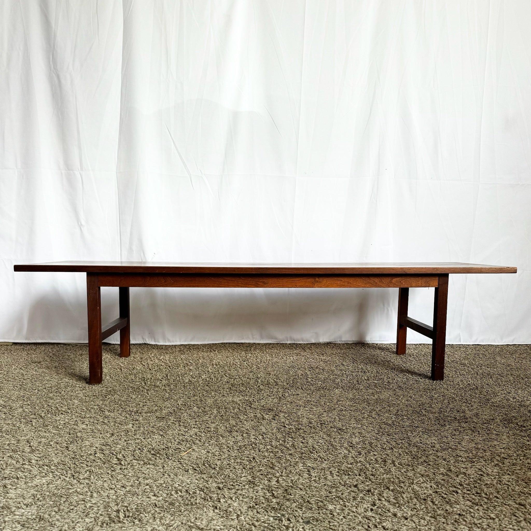 Table basse rectangulaire en bois moderne du milieu du siècle dernier en vente 1