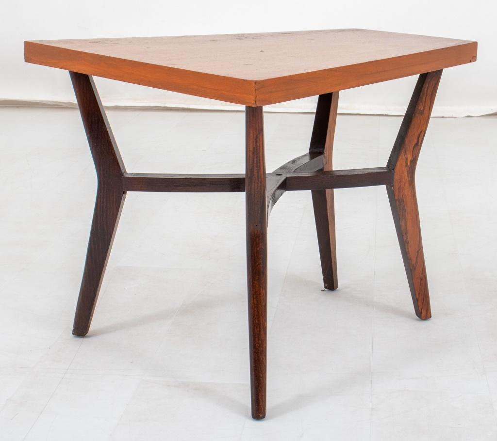 Mid-Century Modern Wooden Side Table For Sale 1