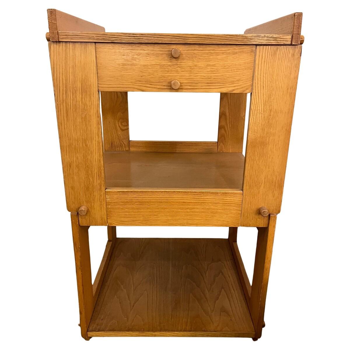 Moderner Holzbeistelltisch mit Rollen aus der Jahrhundertmitte (Moderne der Mitte des Jahrhunderts) im Angebot