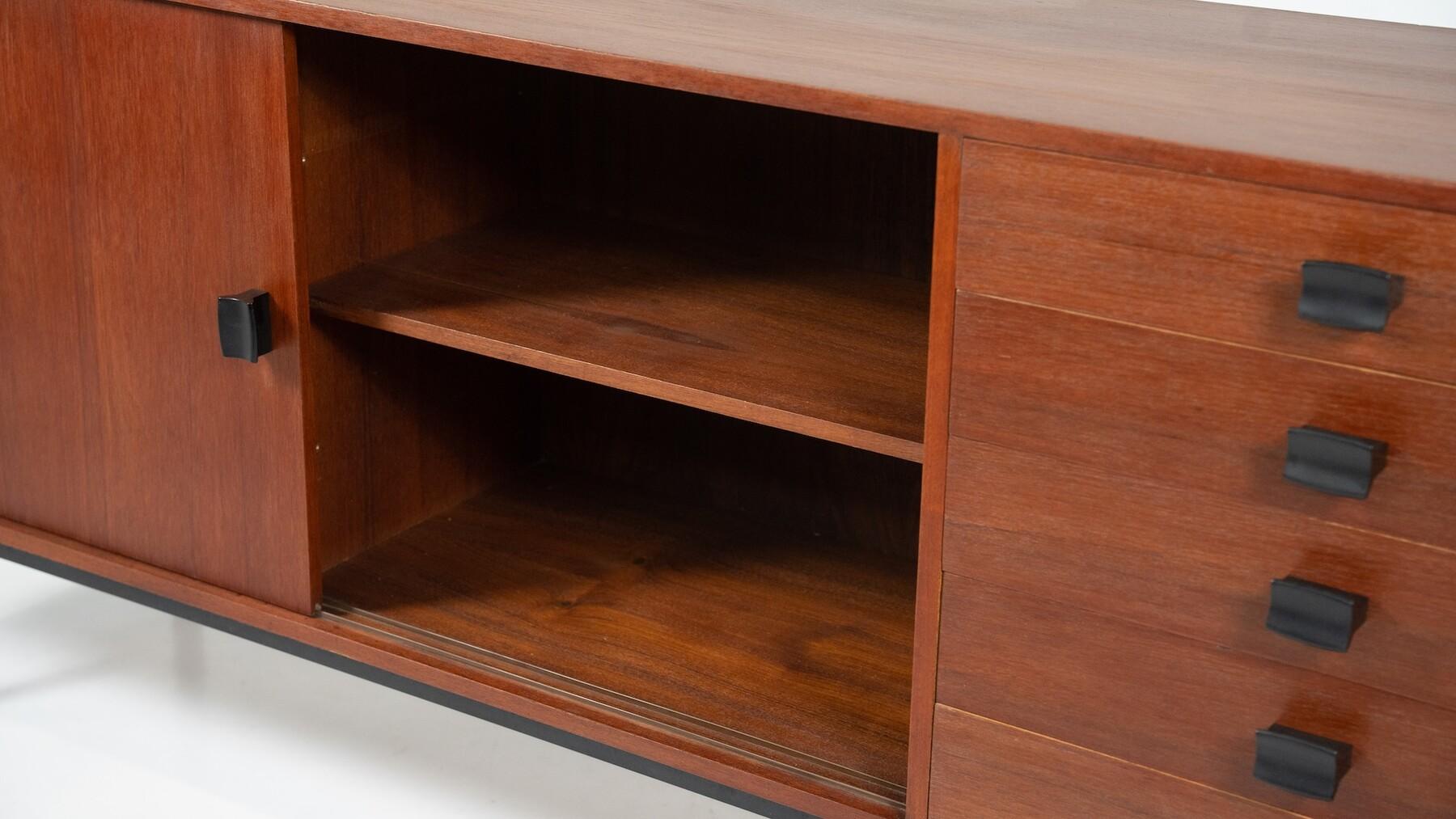 Credenza in legno moderna di metà secolo, anni '60 in vendita 5