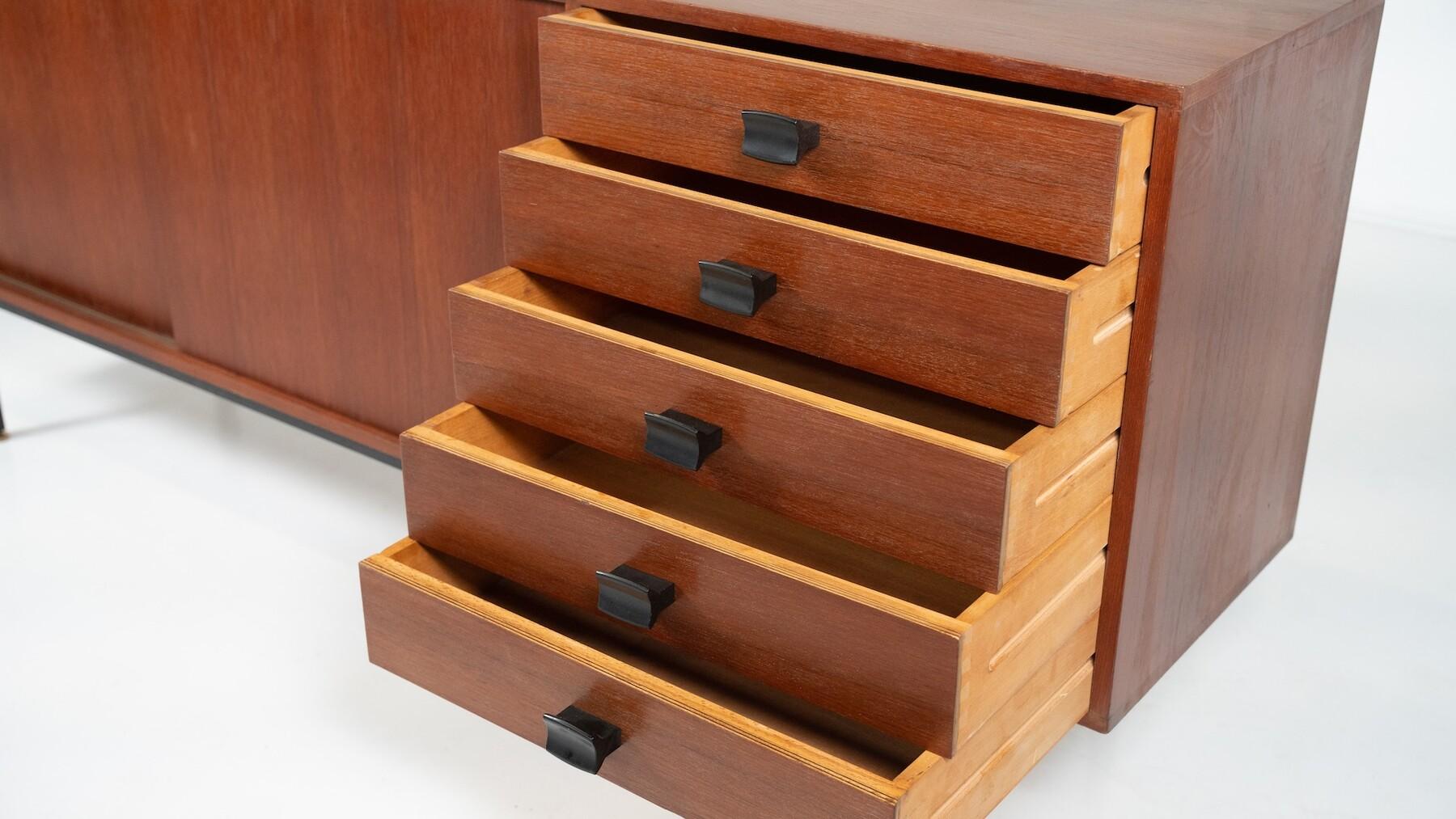 Credenza in legno moderna di metà secolo, anni '60 in vendita 6