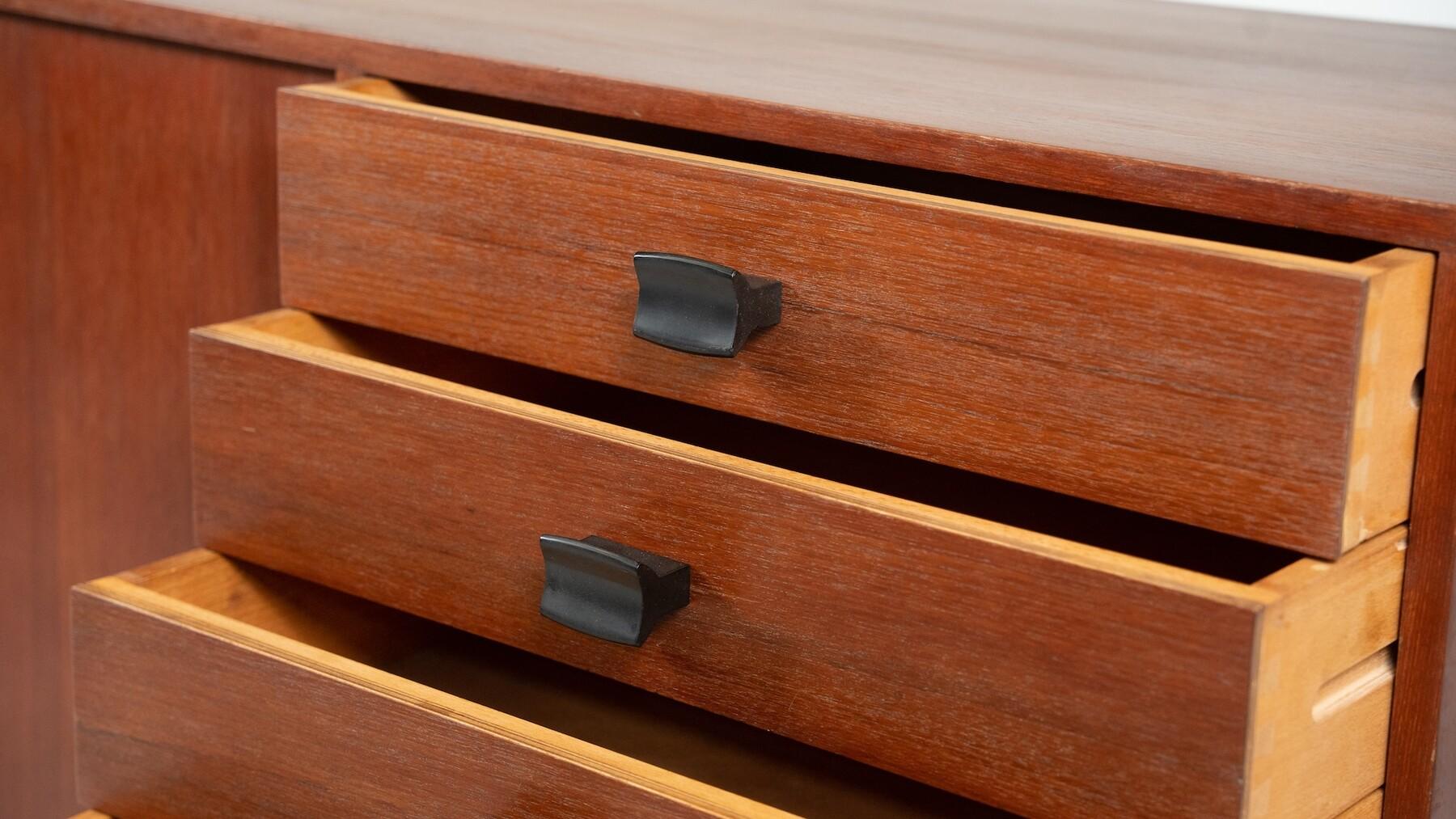 Credenza in legno moderna di metà secolo, anni '60 in vendita 7