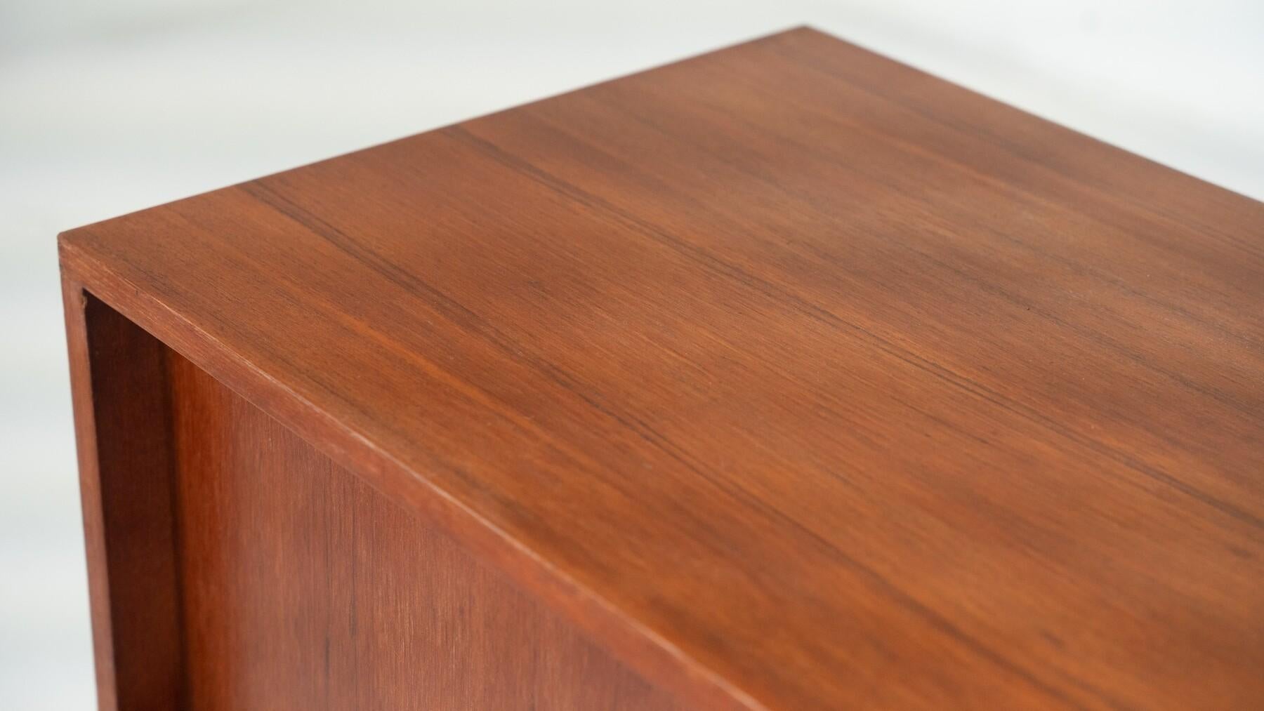 Credenza in legno moderna di metà secolo, anni '60 In condizioni buone in vendita a Brussels, BE