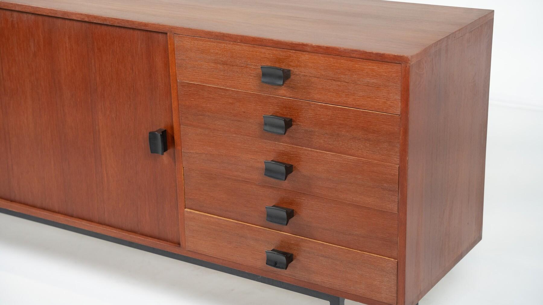 Legno Credenza in legno moderna di metà secolo, anni '60 in vendita