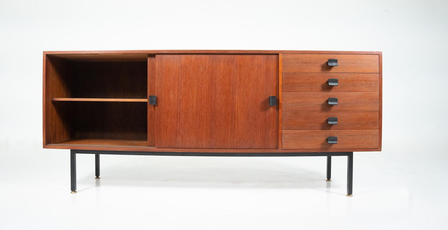 Credenza in legno moderna di metà secolo, anni '60 in vendita 2
