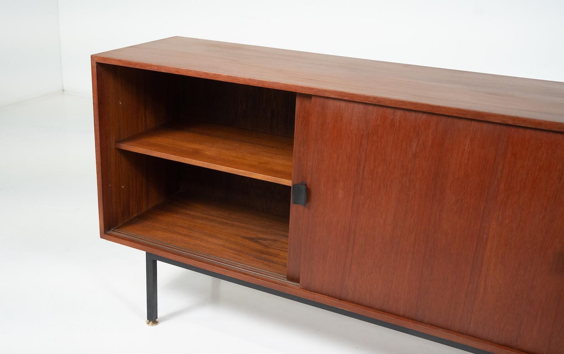 Credenza in legno moderna di metà secolo, anni '60 in vendita 3