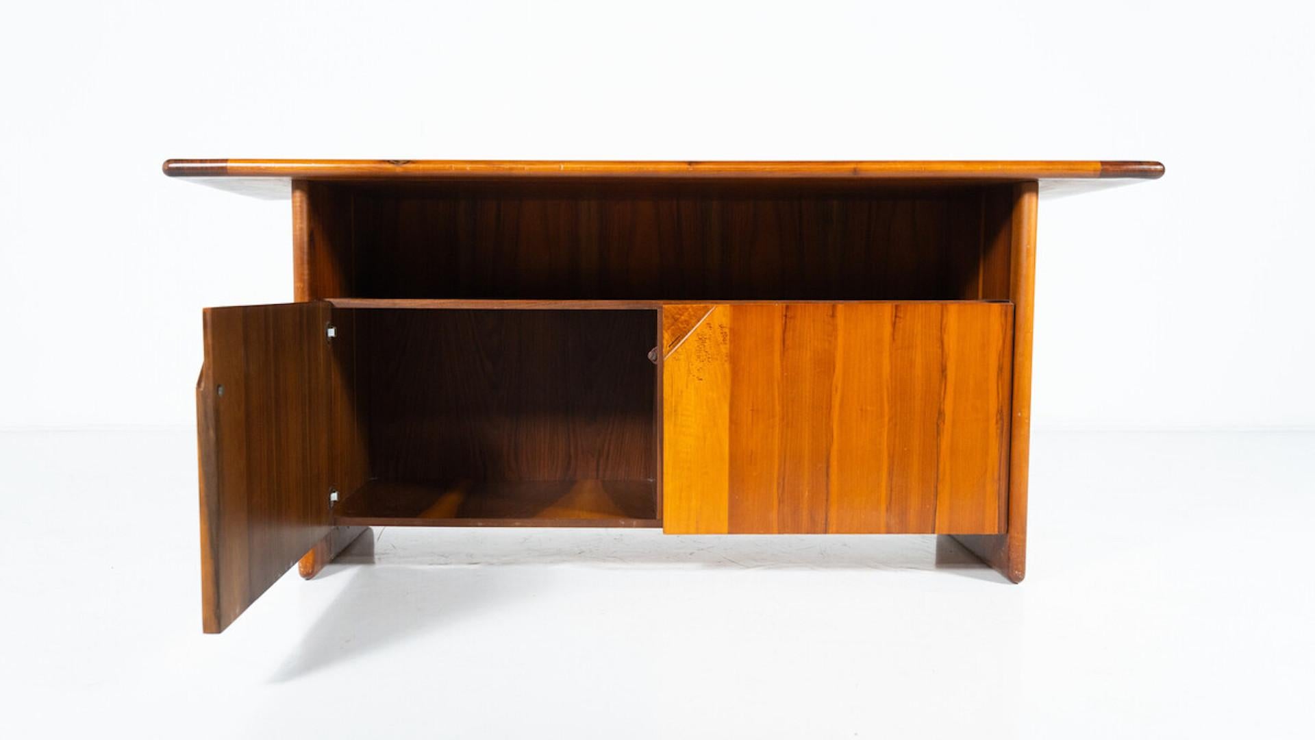 Enfilade en bois moderne du milieu du siècle dernier, années 1960 en vente 1