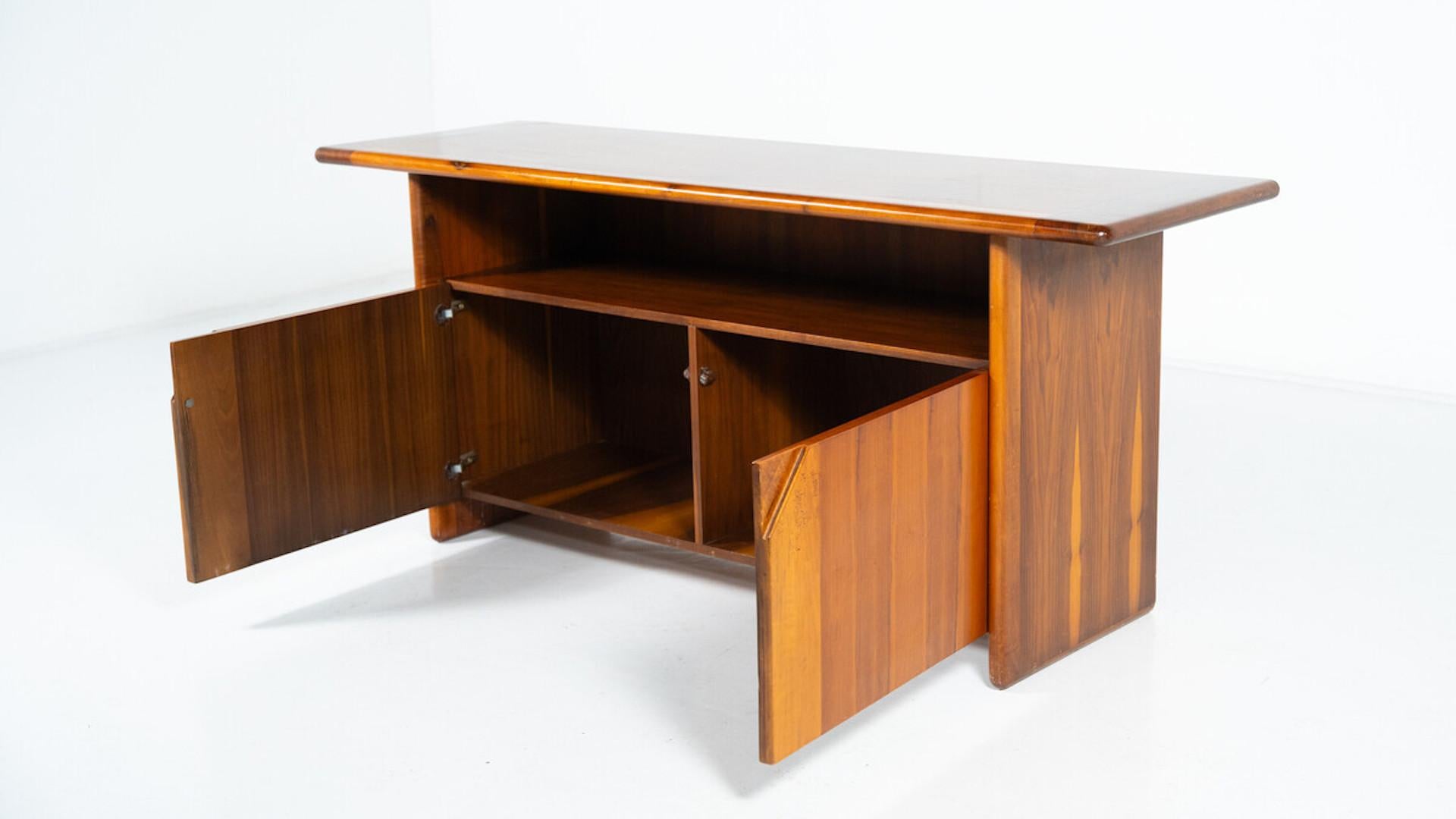 Enfilade en bois moderne du milieu du siècle dernier, années 1960 en vente 2