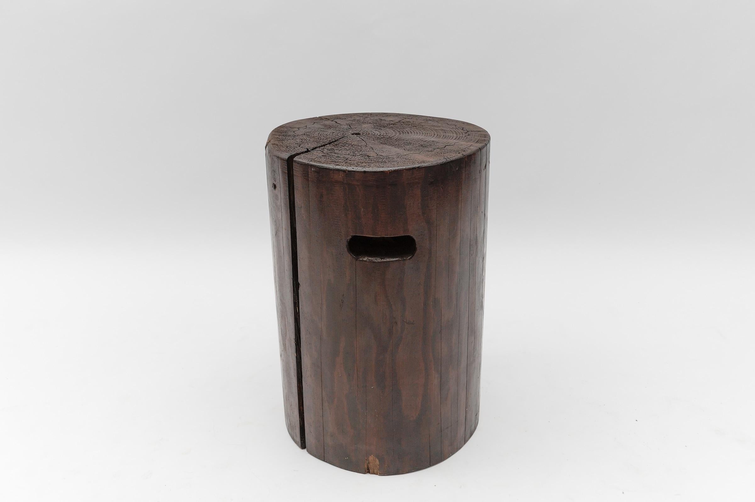 Stile provenzale Sgabello in legno moderno di metà secolo proveniente dalle Alpi francesi, -- anni '50 in vendita