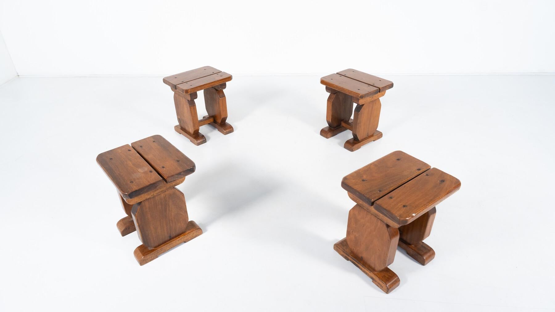 Taburetes de madera modernos de mediados de siglo - Se venden por unidad en venta 4