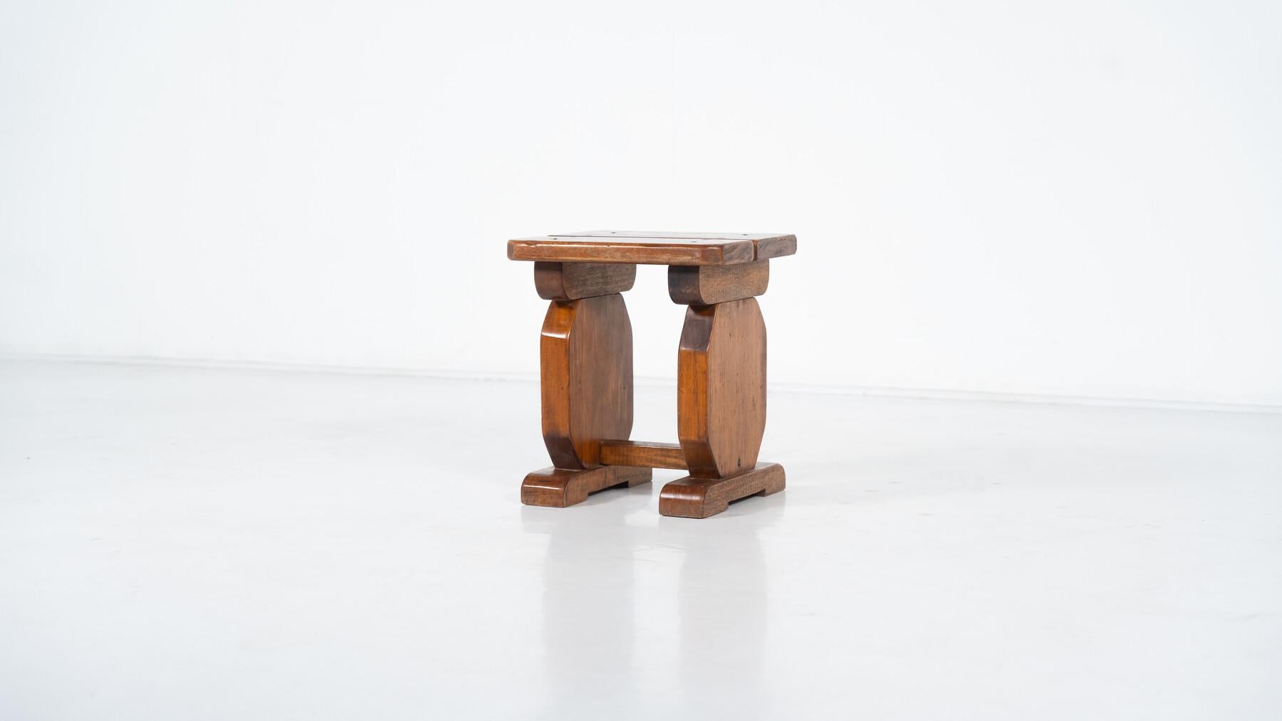 Taburetes de madera modernos de mediados de siglo - Se venden por unidad en venta 9