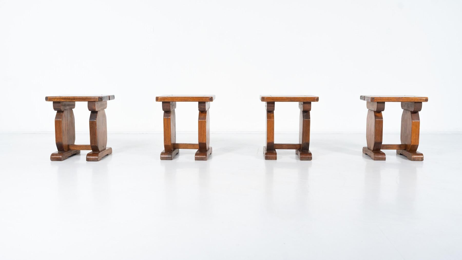 Taburetes de madera modernos de mediados de siglo - Se venden por unidad Europeo en venta
