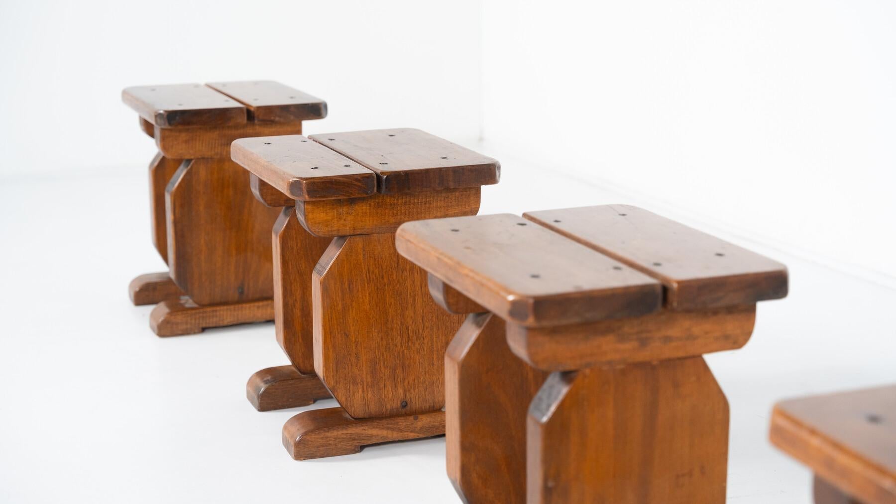 Taburetes de madera modernos de mediados de siglo - Se venden por unidad en venta 2