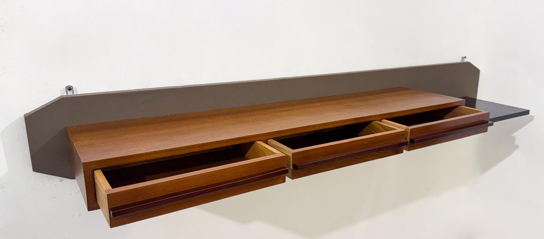 Mid-Century Modern Wooden Suspended Console, Teak, Italy, 1960s In Good Condition For Sale In Brussels, BE