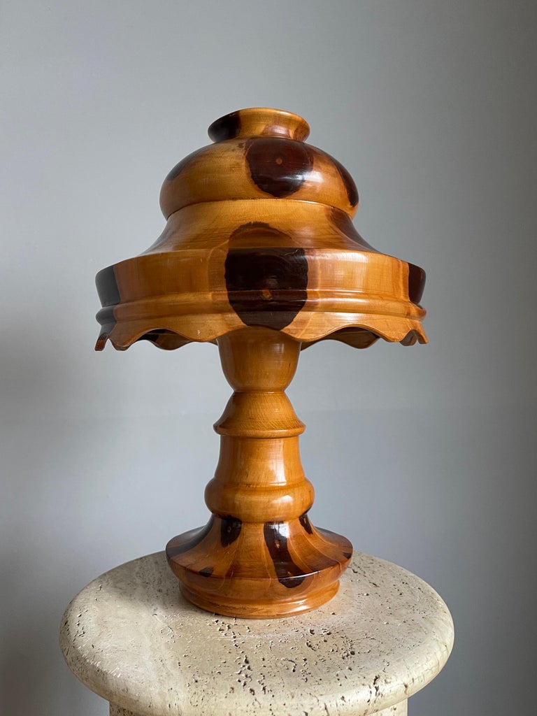 Hand-Crafted Mid-Century Modern Organic Table Desk Lamp Wood with Stunning Tree Knots Pattern For Sale