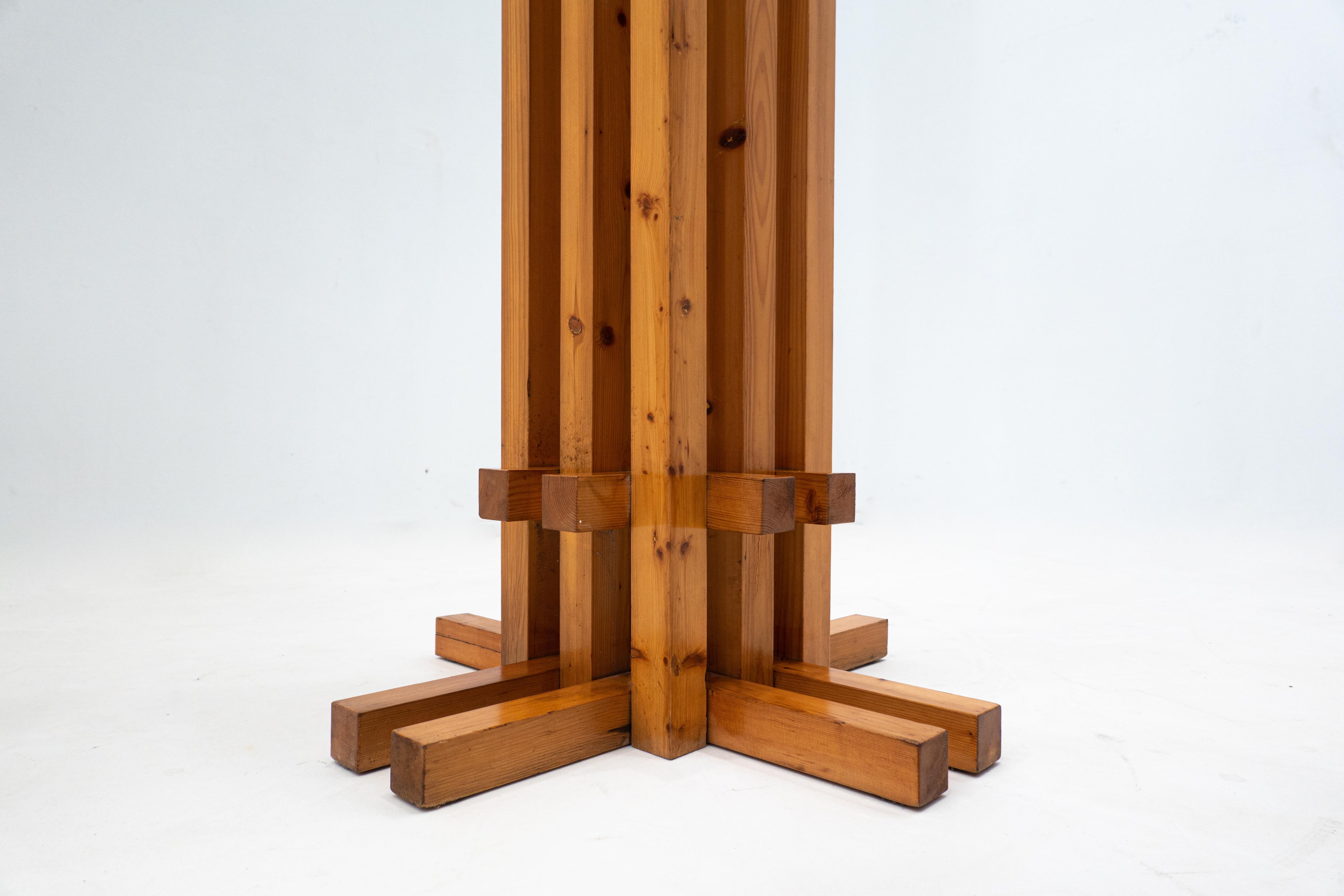 Porte-manteaux Totem en bois, Italie, années 1960 Bon état à Brussels, BE