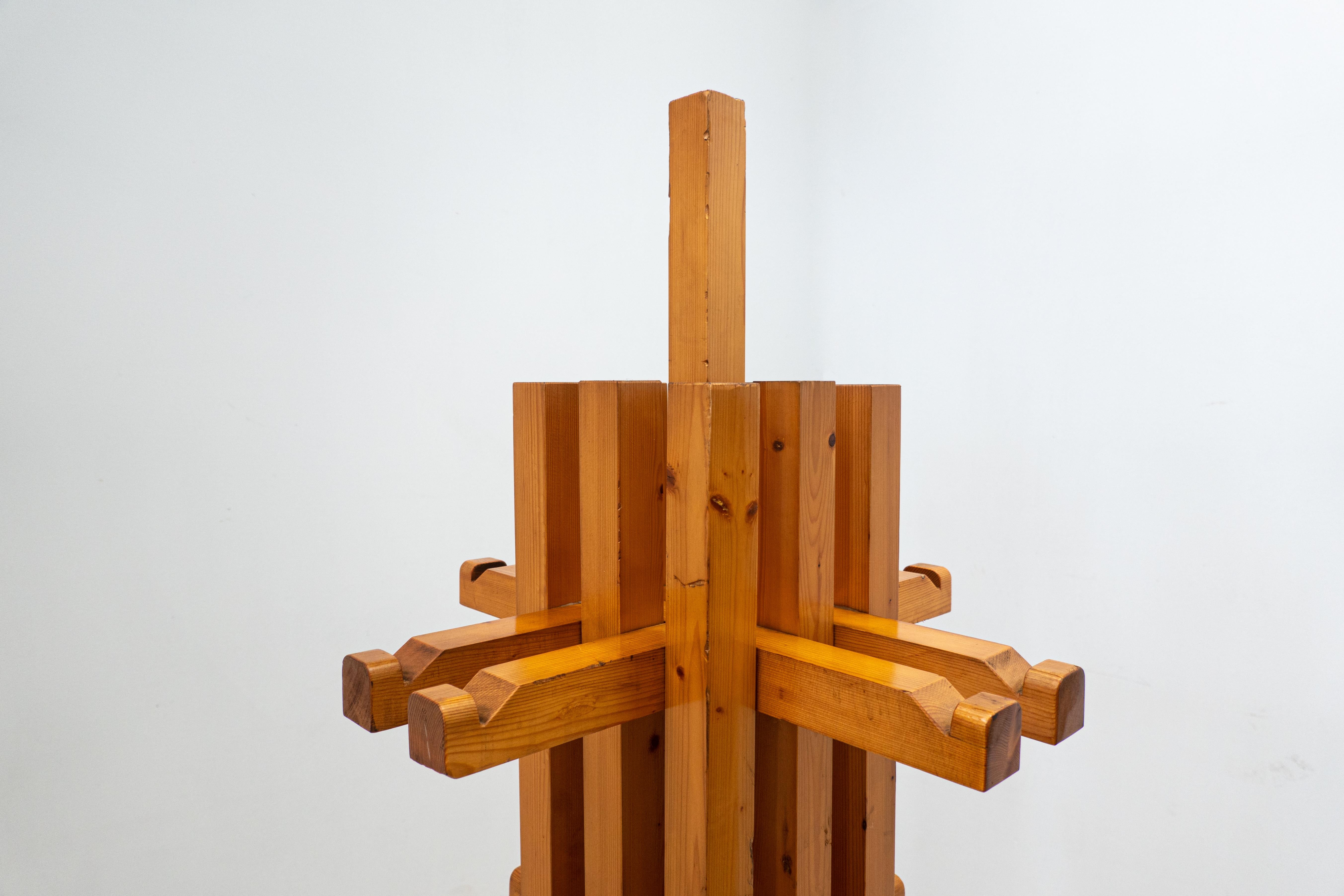 Mid-Century Modern Wooden Totem Coat Rack, Italy, 1960s For Sale 1