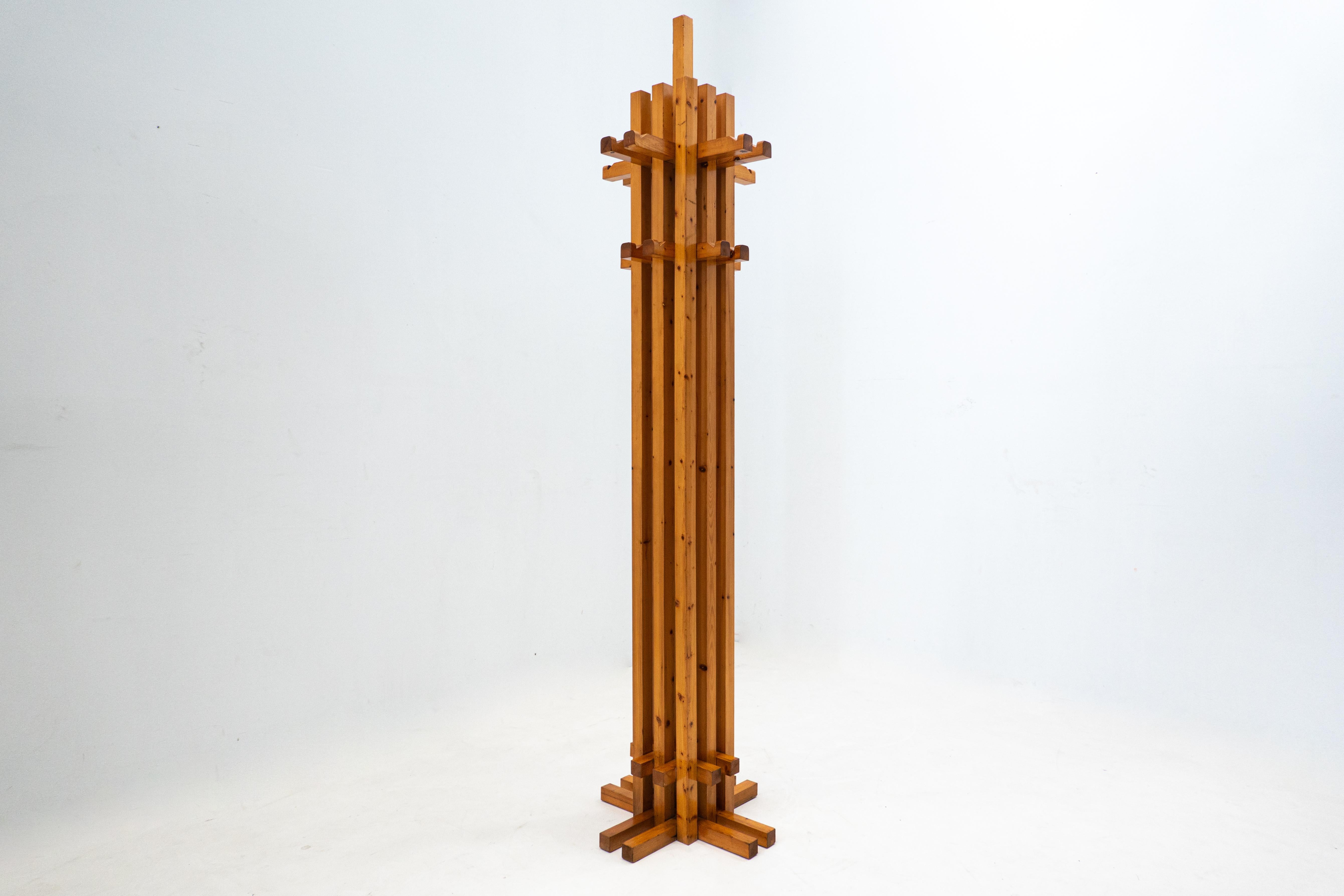 Bois Porte-manteaux Totem en bois, Italie, années 1960