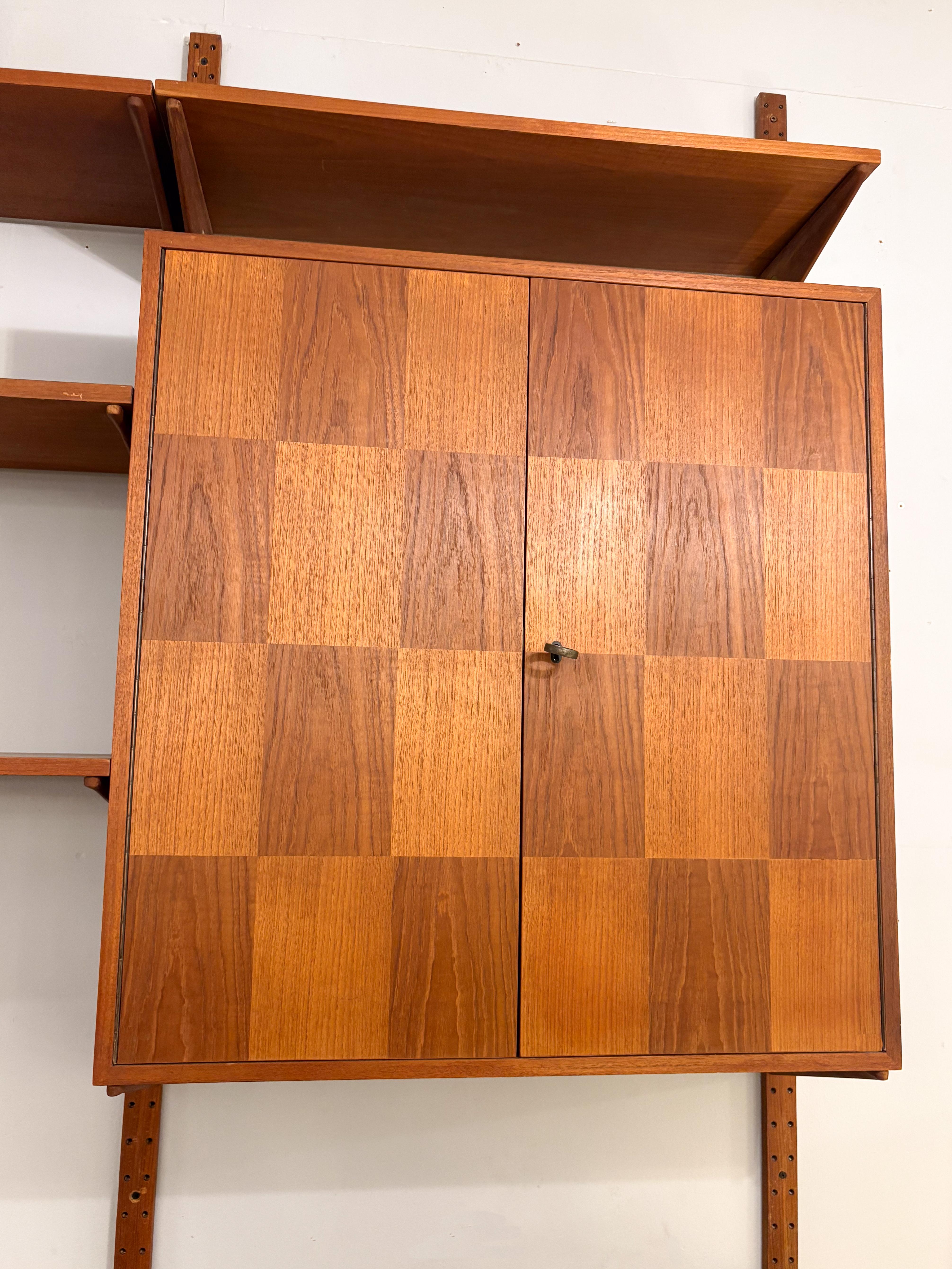 Metà XX secolo Pensile in legno moderno di metà secolo, anni '60 in vendita