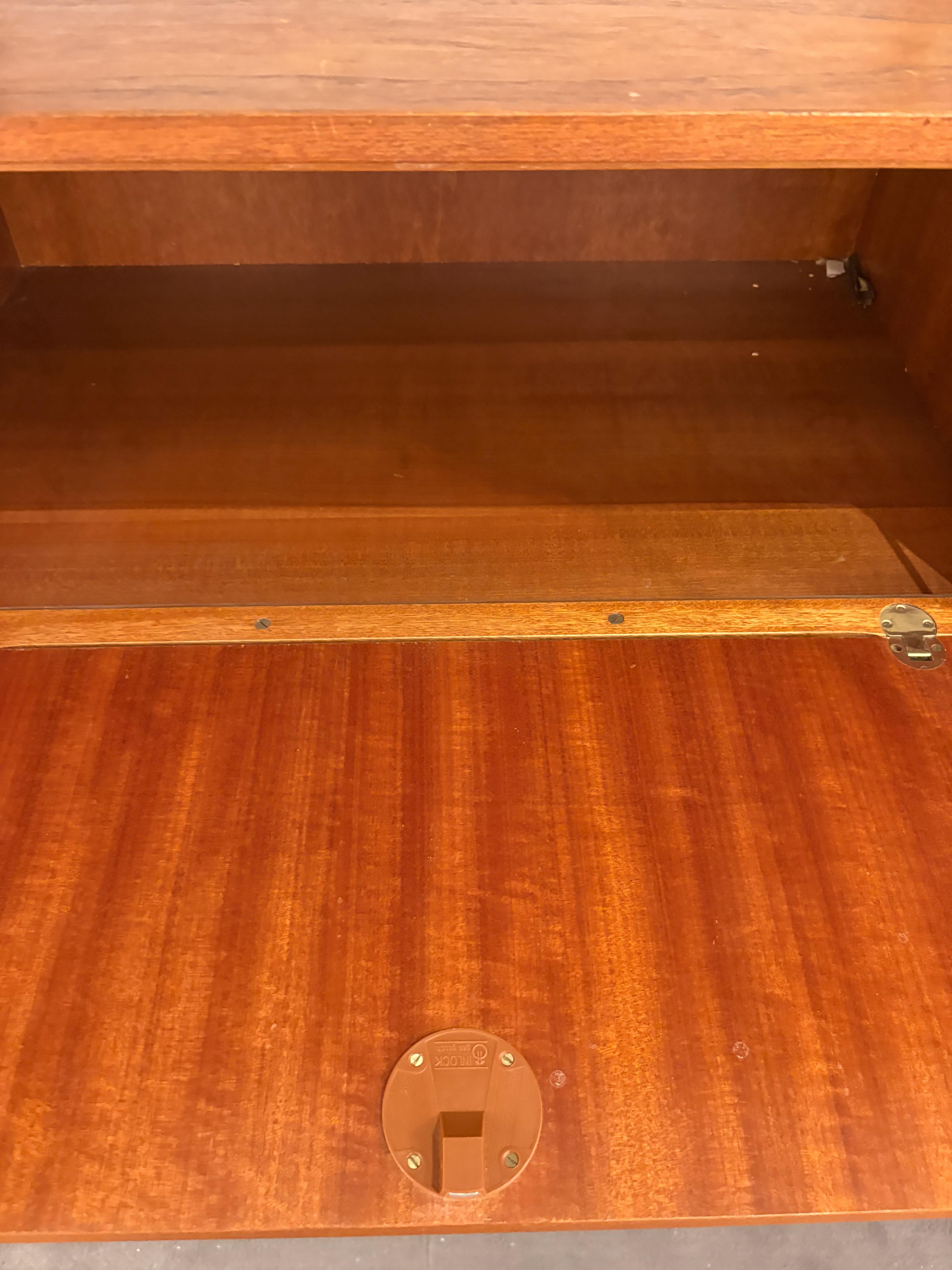 Pensile in legno moderno di metà secolo, anni '60 in vendita 1