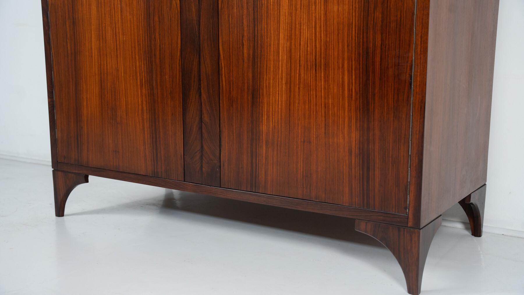 Armario de madera moderno de mediados de siglo, Italia, años 60 - 2 disponibles Italiano en venta