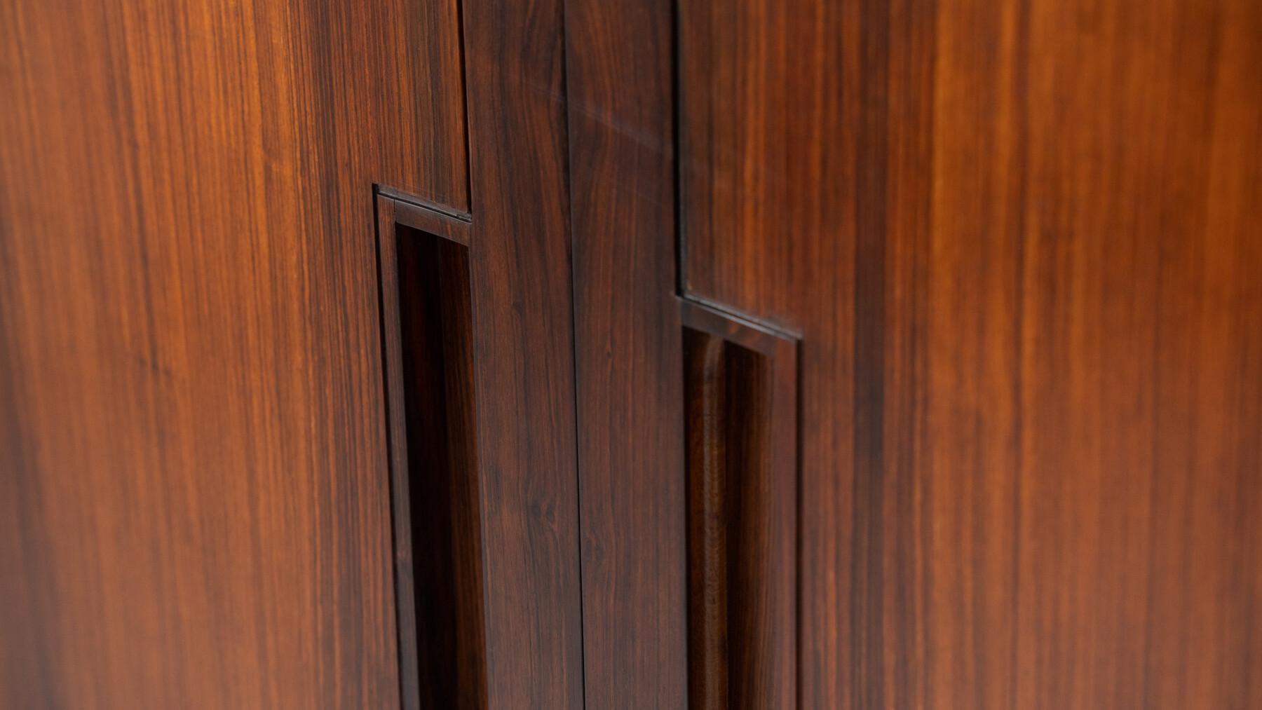 Armario de madera moderno de mediados de siglo, Italia, años 60 - 2 disponibles Madera en venta